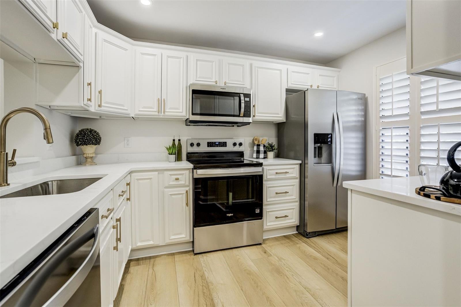 460 S Paula Dr #402 Property Photo 3