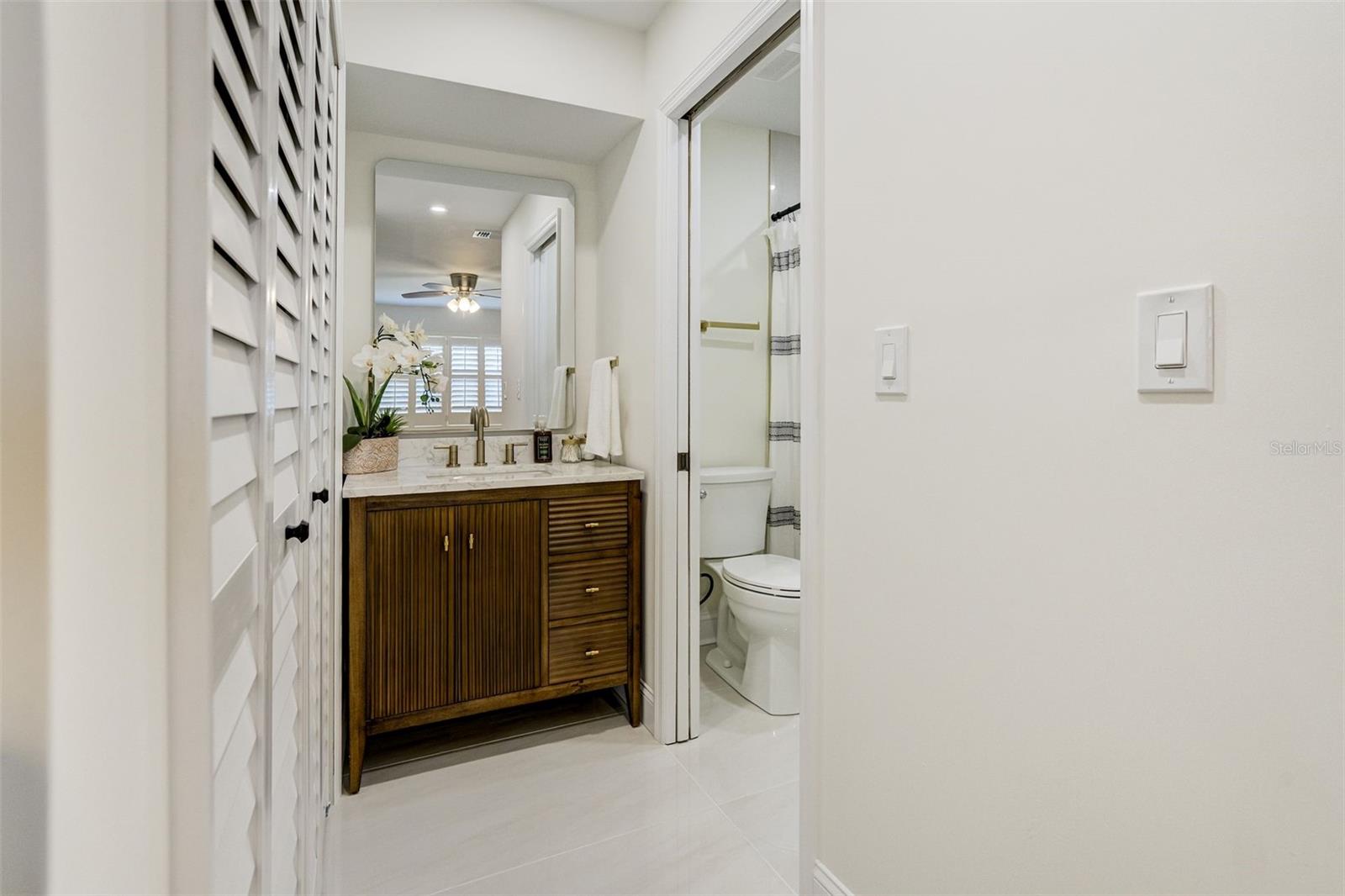 460 S Paula Dr #402 Property Photo 9