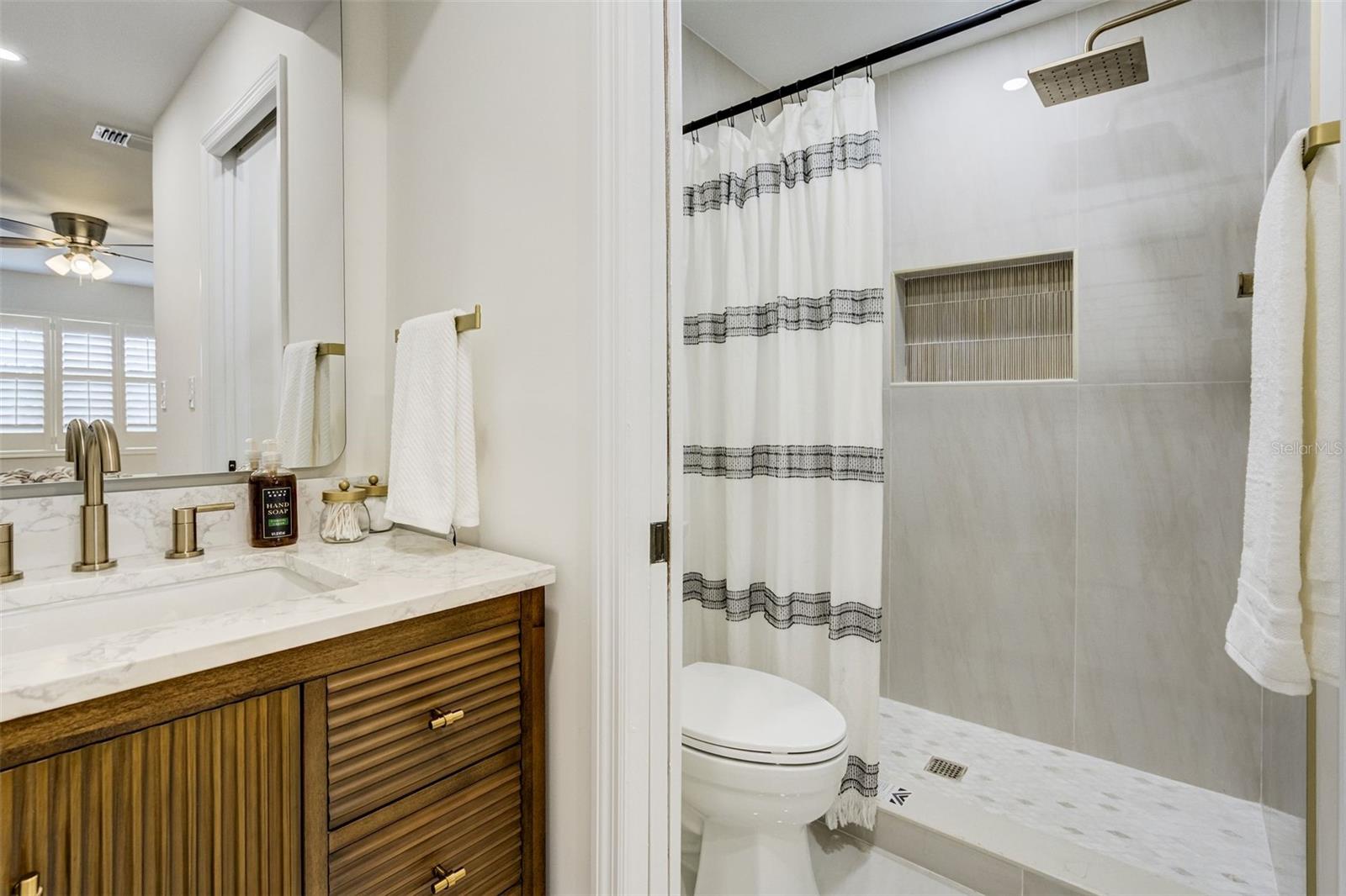 460 S Paula Dr #402 Property Photo 10