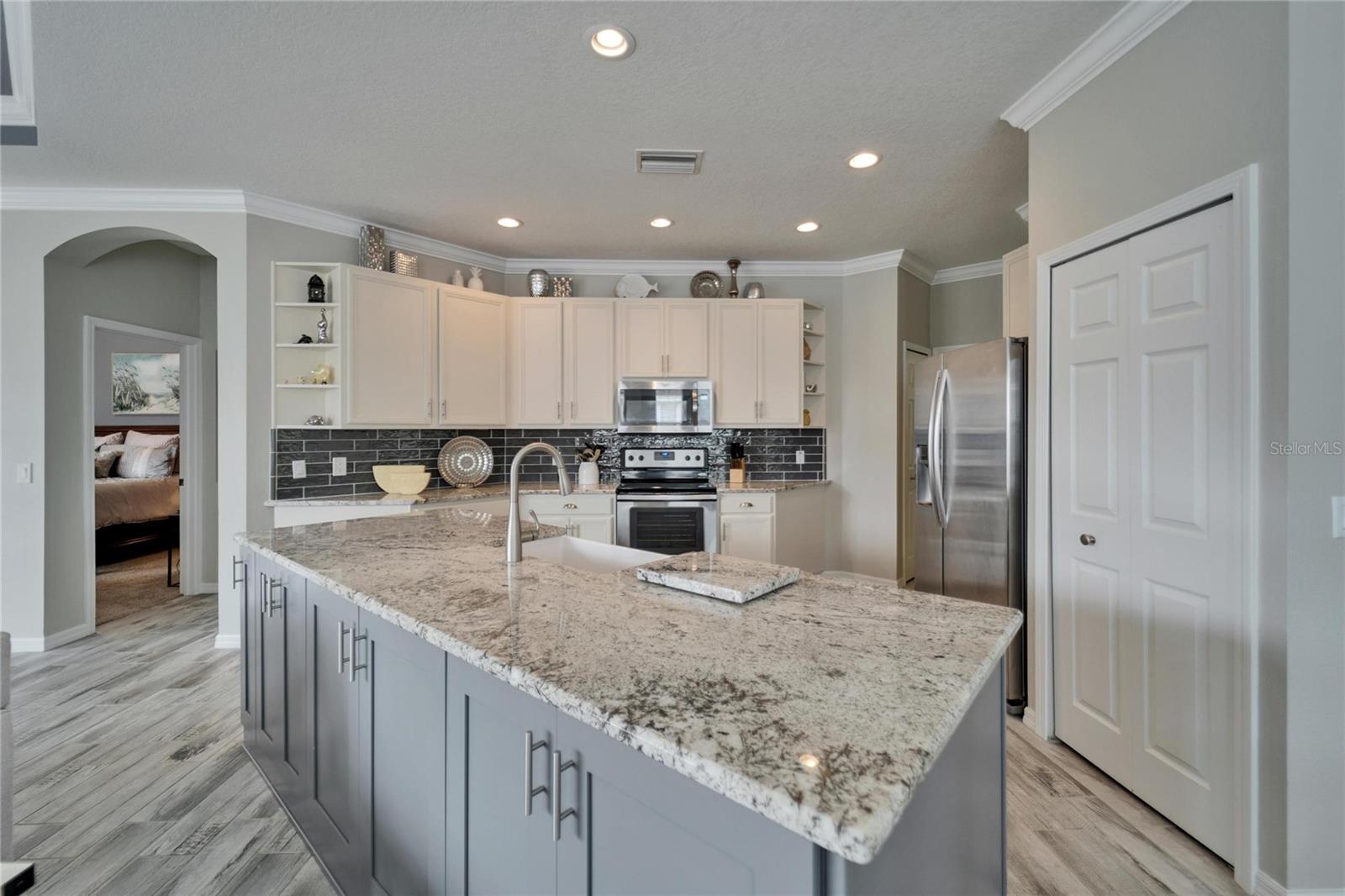 221 Sela Cove Cir Property Photo 2