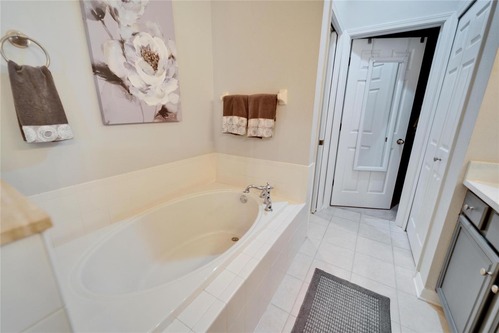 221 Sela Cove Cir Property Photo 32