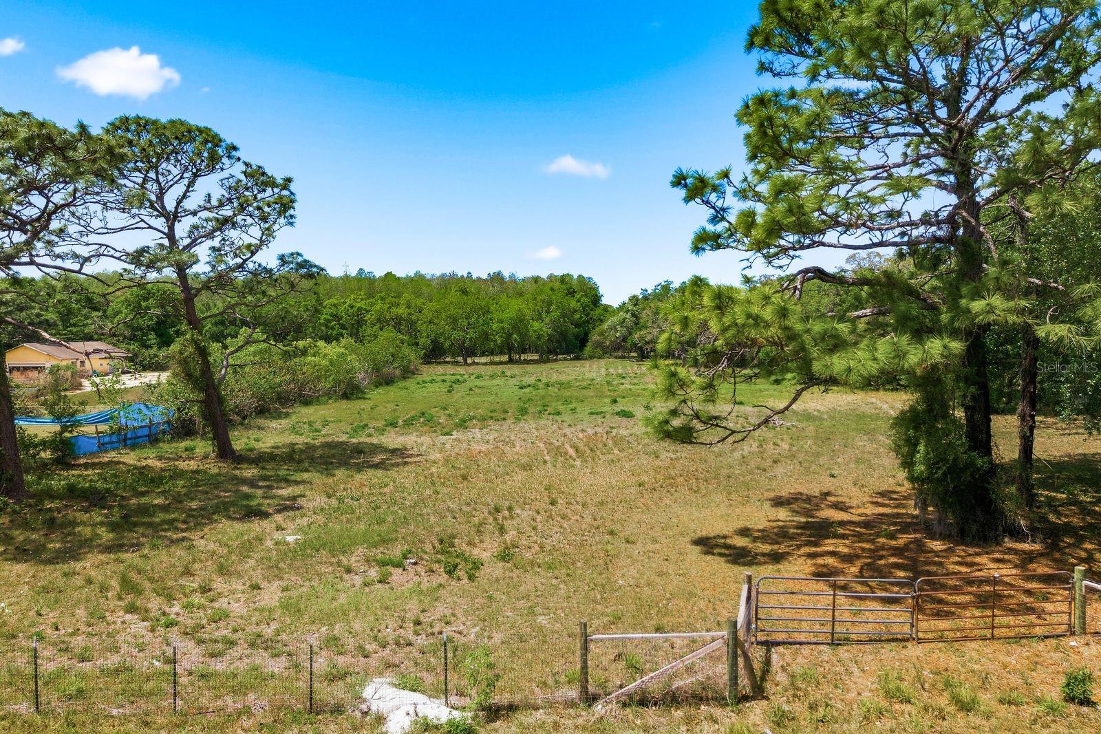 10675 Hilltop Dr Property Photo 1