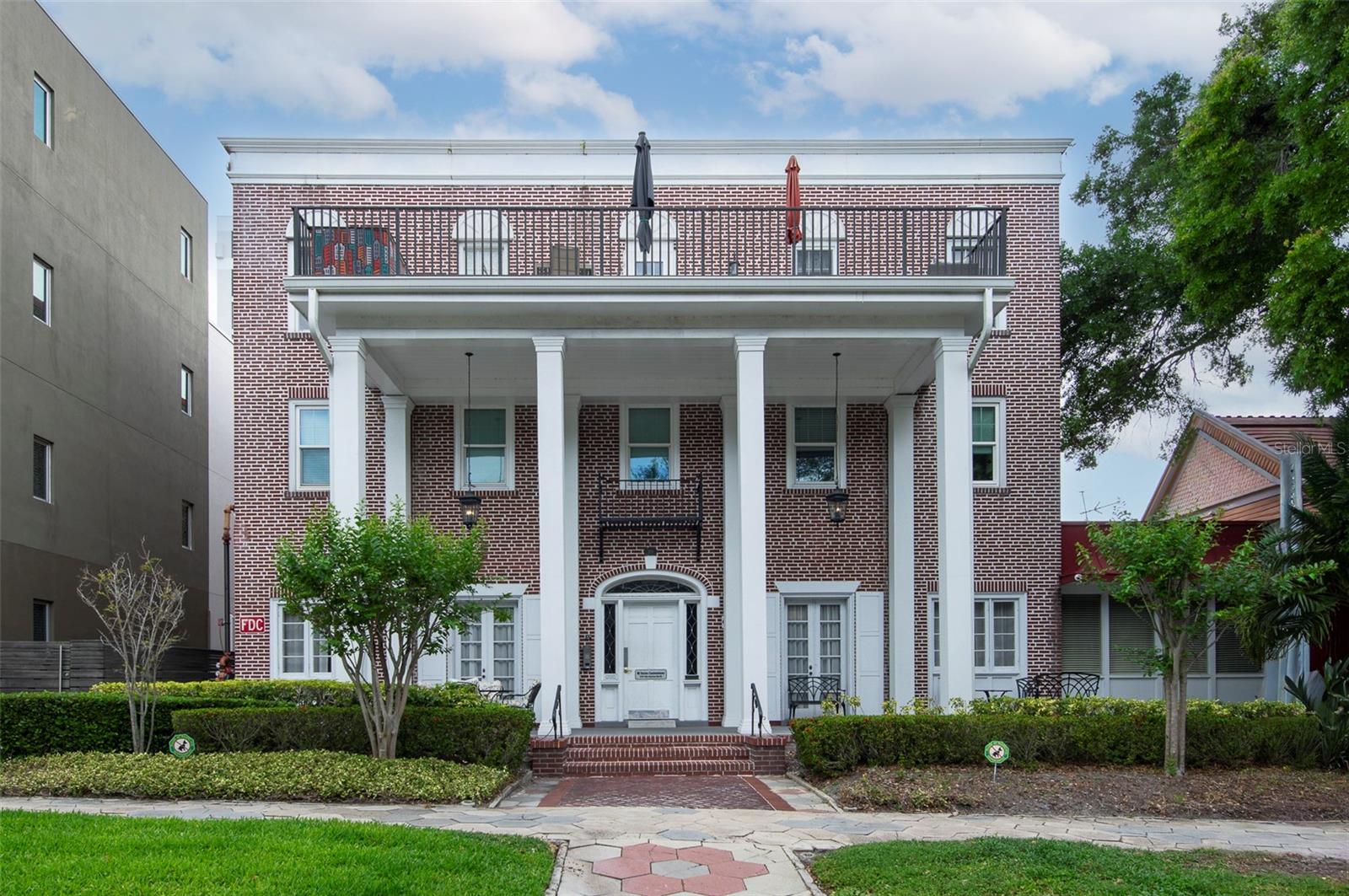 219 4TH AVE N #202