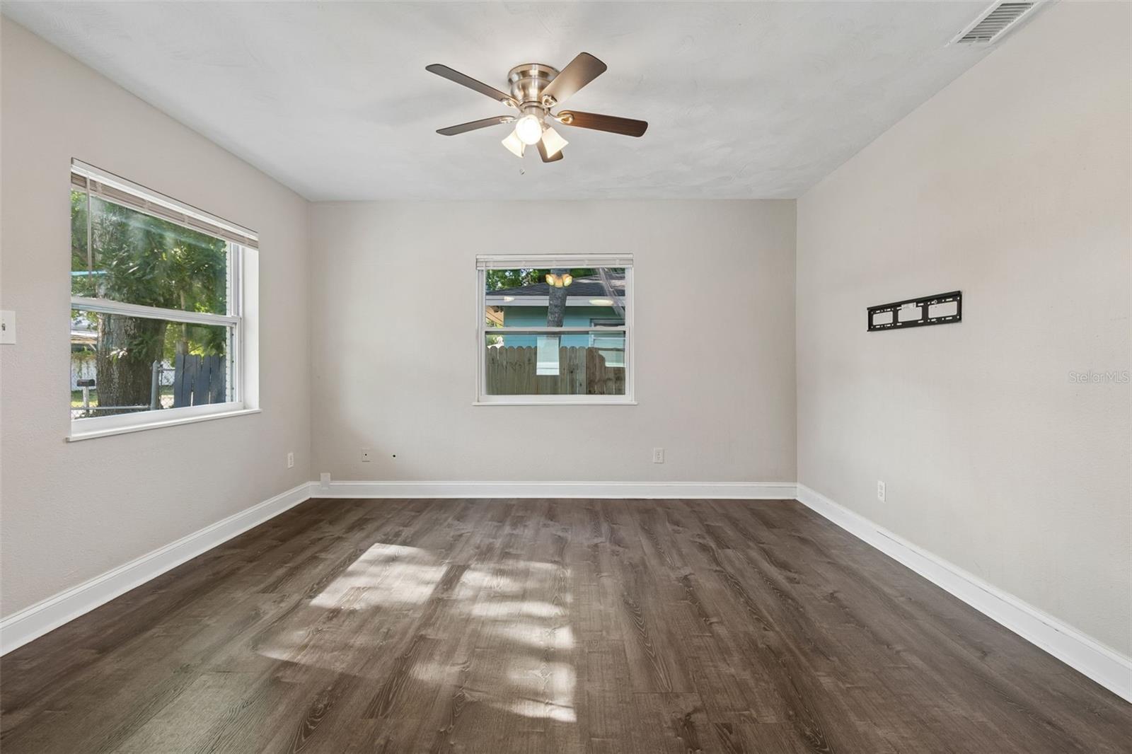 6710 N Harer St Property Photo 17