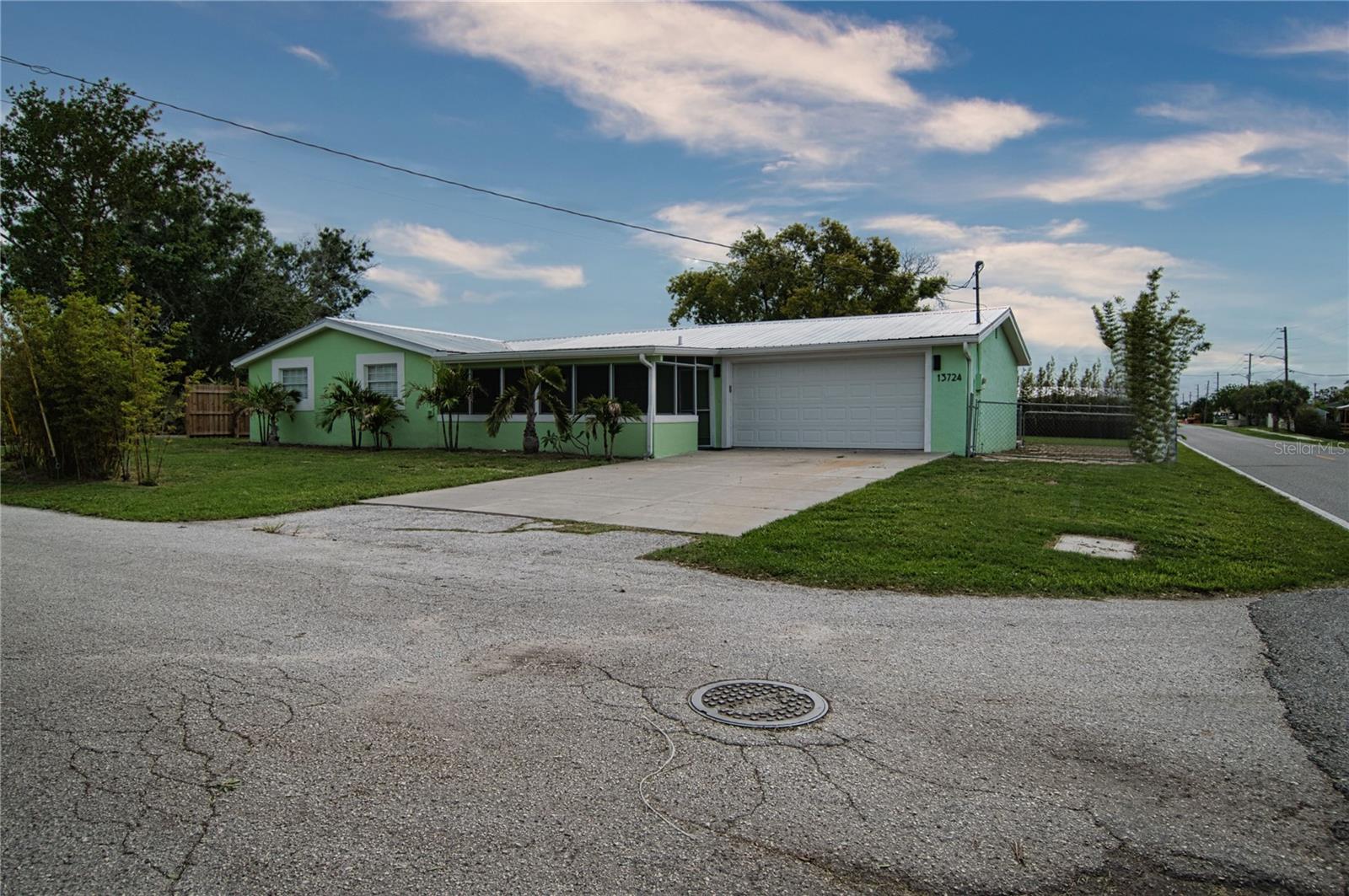 13724 Cox Ave Property Photo 3