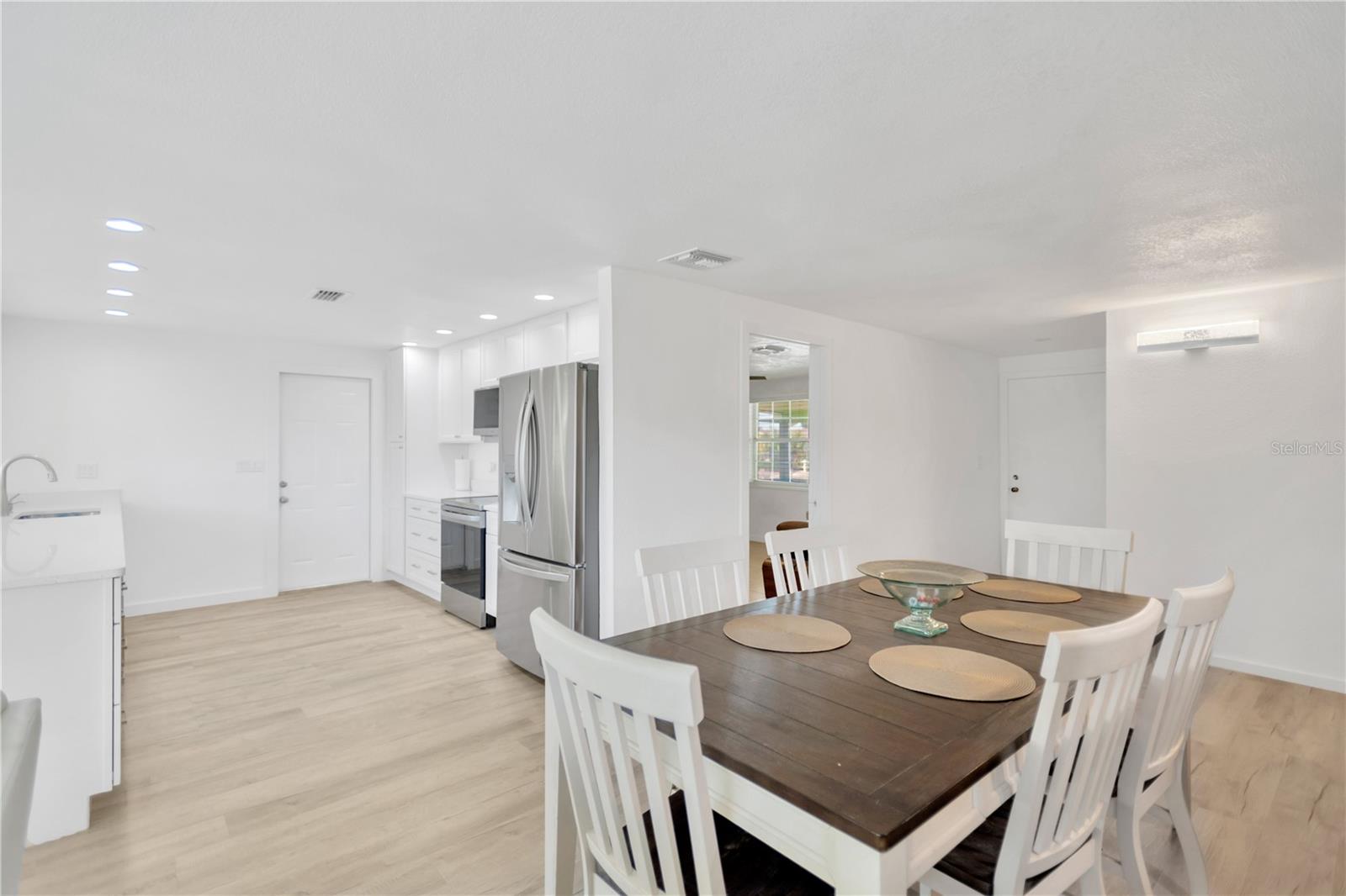13724 Cox Ave Property Photo 8