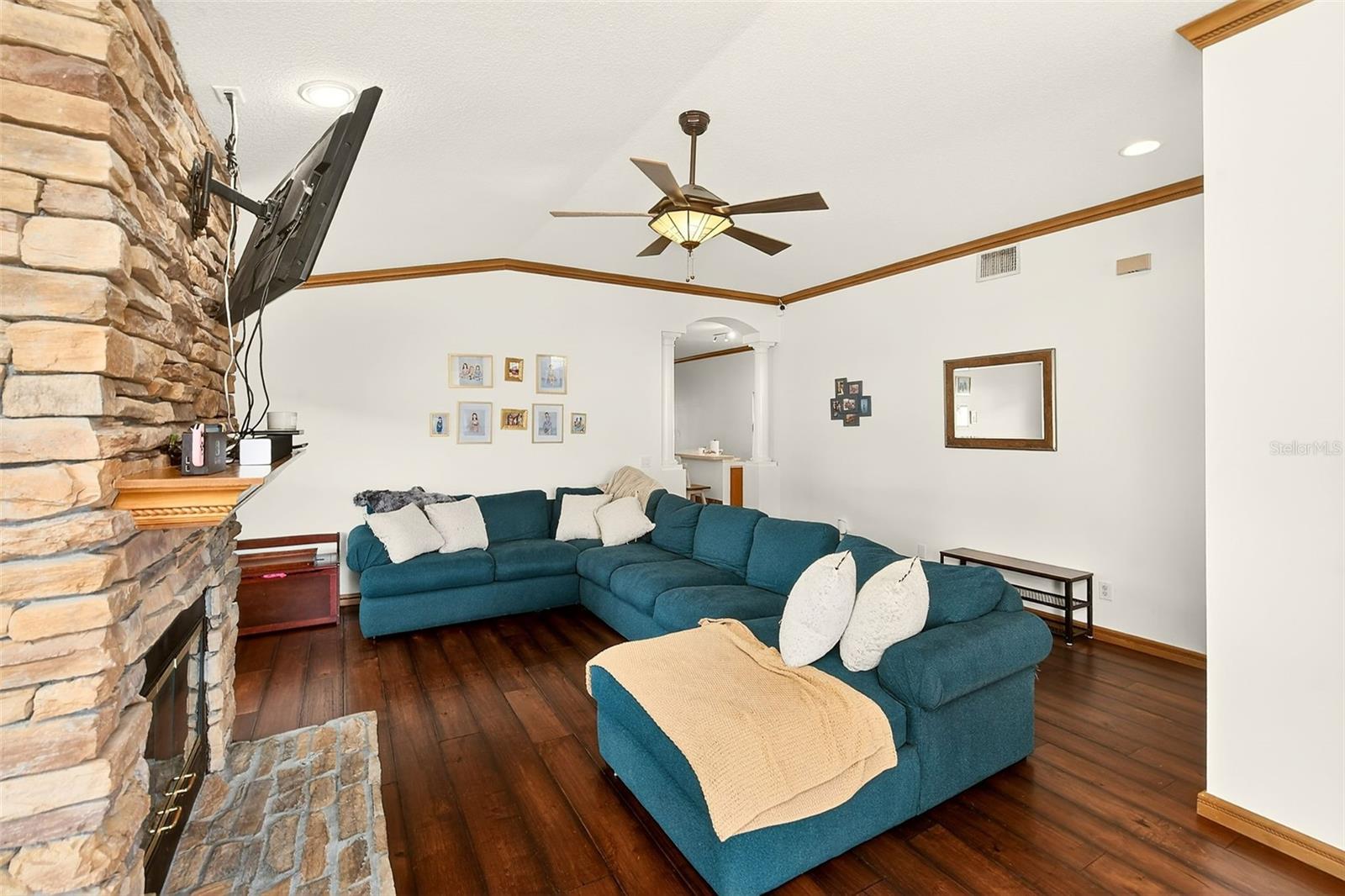2927 Hickory Grove Dr Property Photo 5