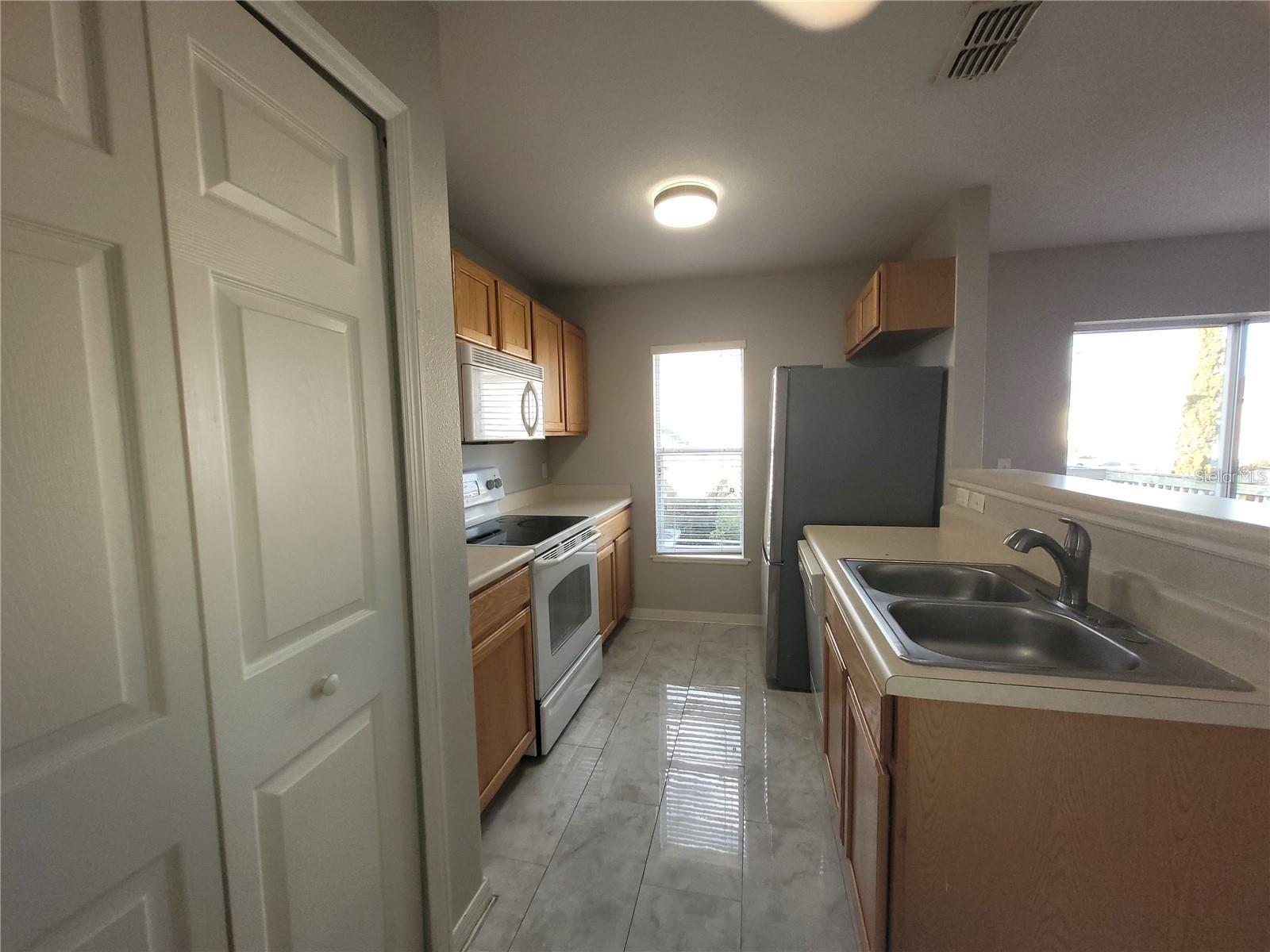 3805 Exeter Ln Property Photo 10