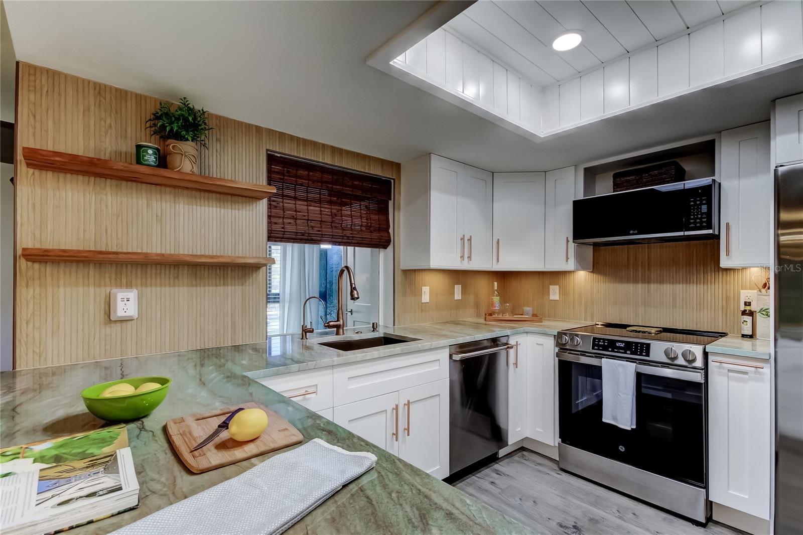 2673 SABAL SPRINGS CIR #201 Property Photo 1