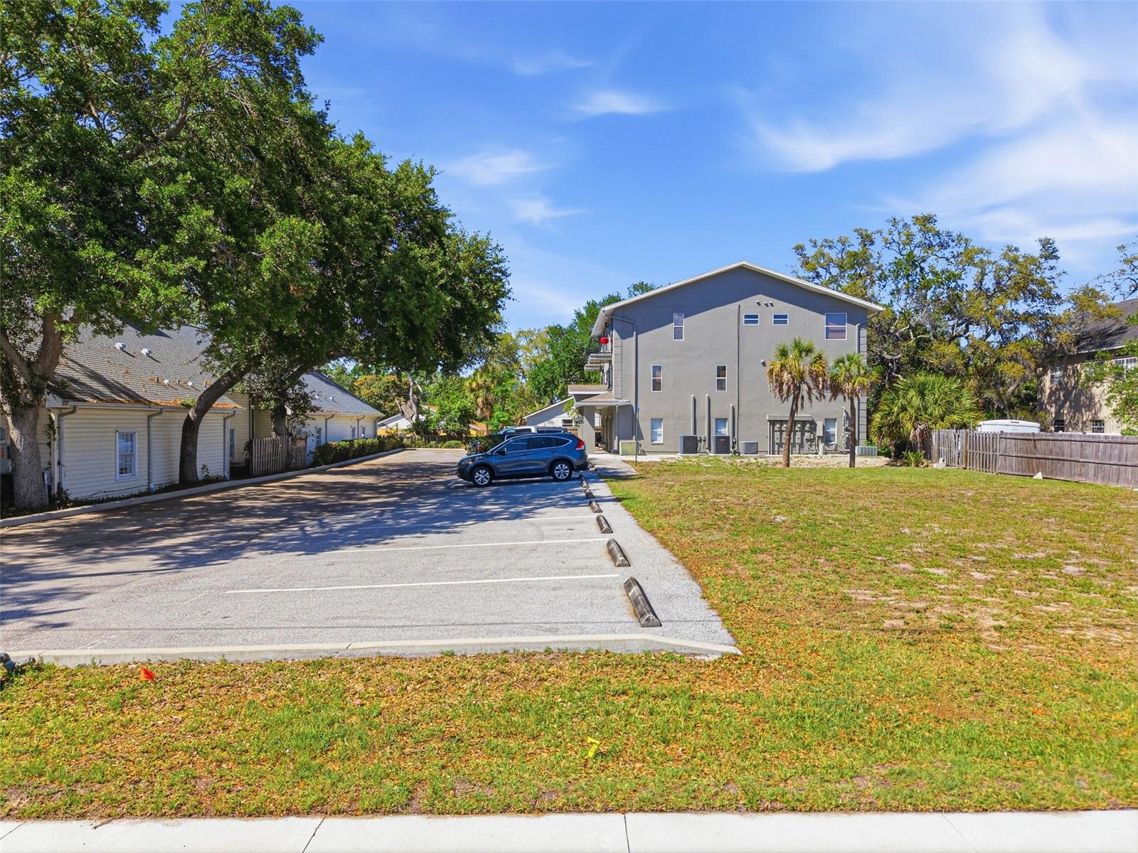 444 Skinner Blvd Property Photo 4