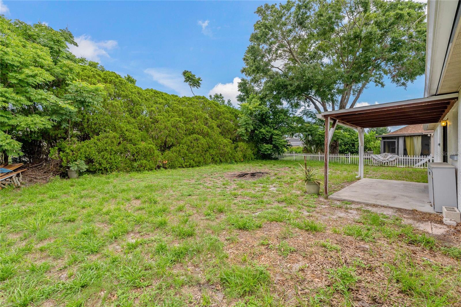 1301 Mandarin Dr Property Photo 3