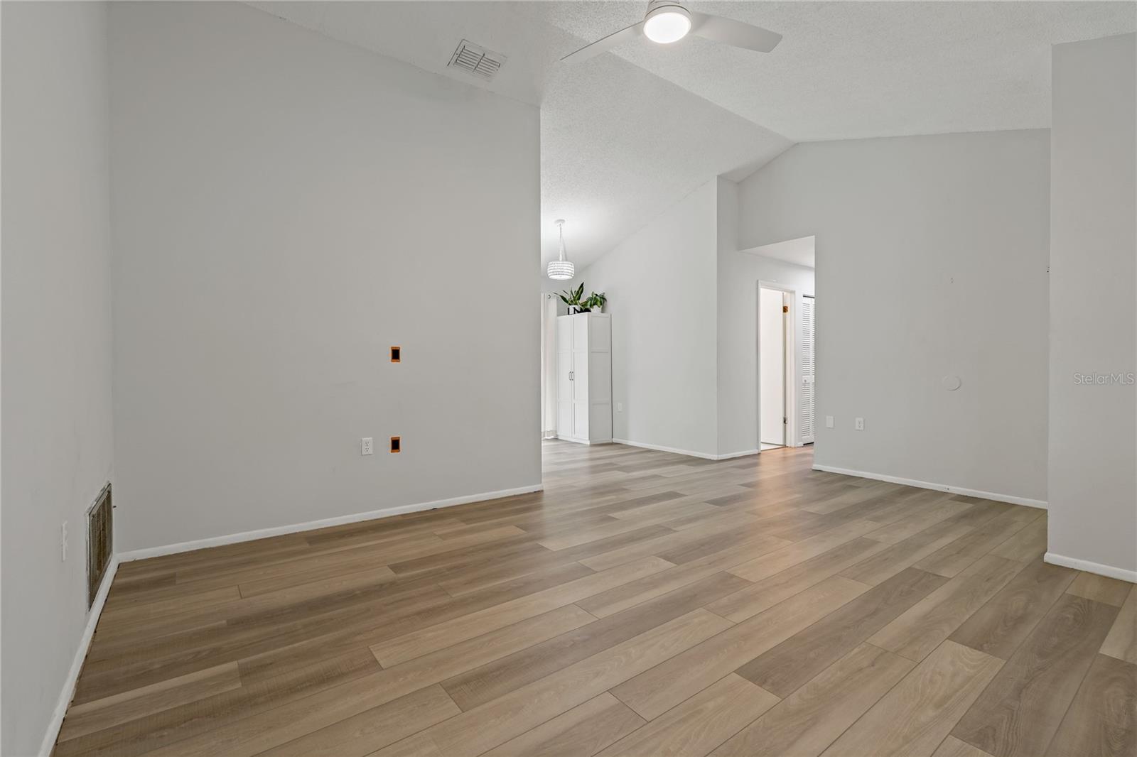 1301 Mandarin Dr Property Photo 6