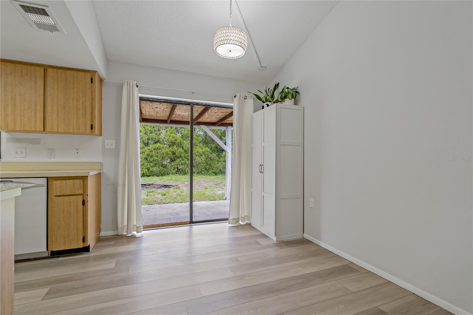 1301 Mandarin Dr Property Photo 7