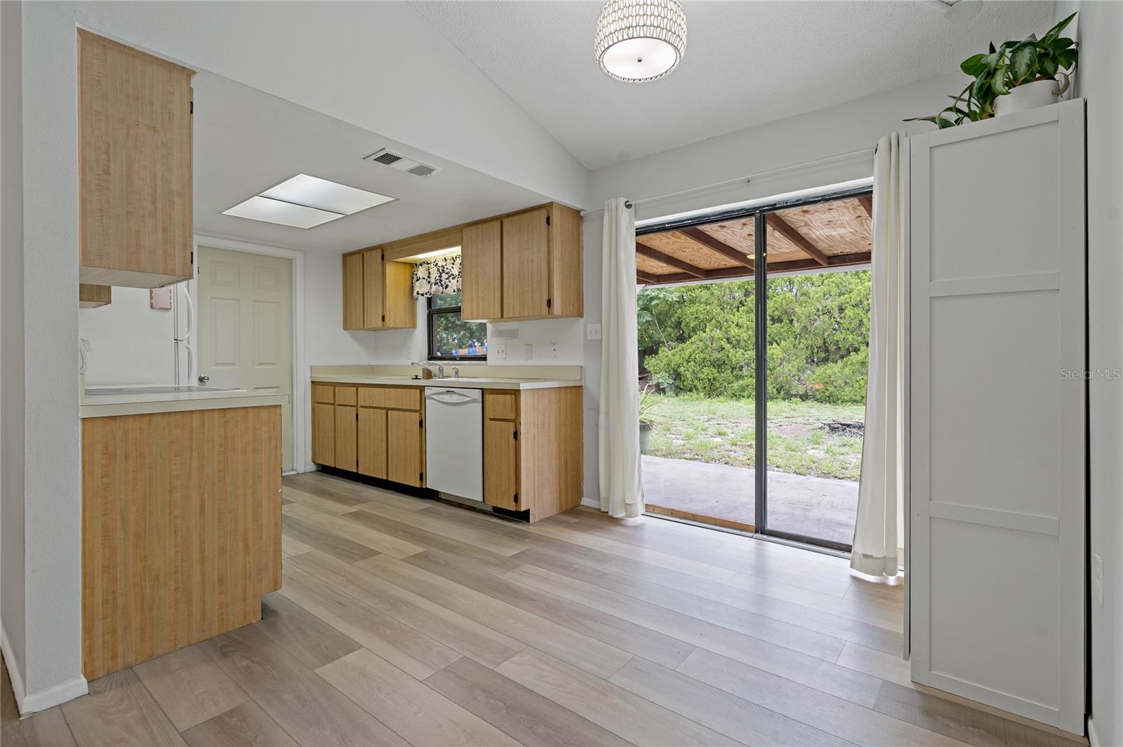 1301 Mandarin Dr Property Photo 8