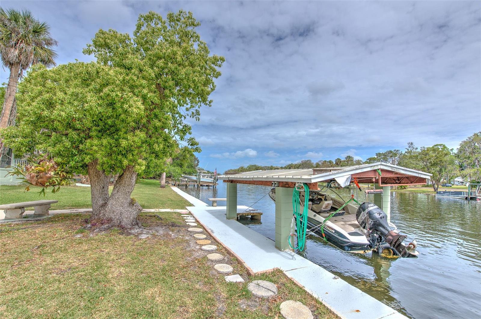 7102 Mandy Ln Property Photo 18