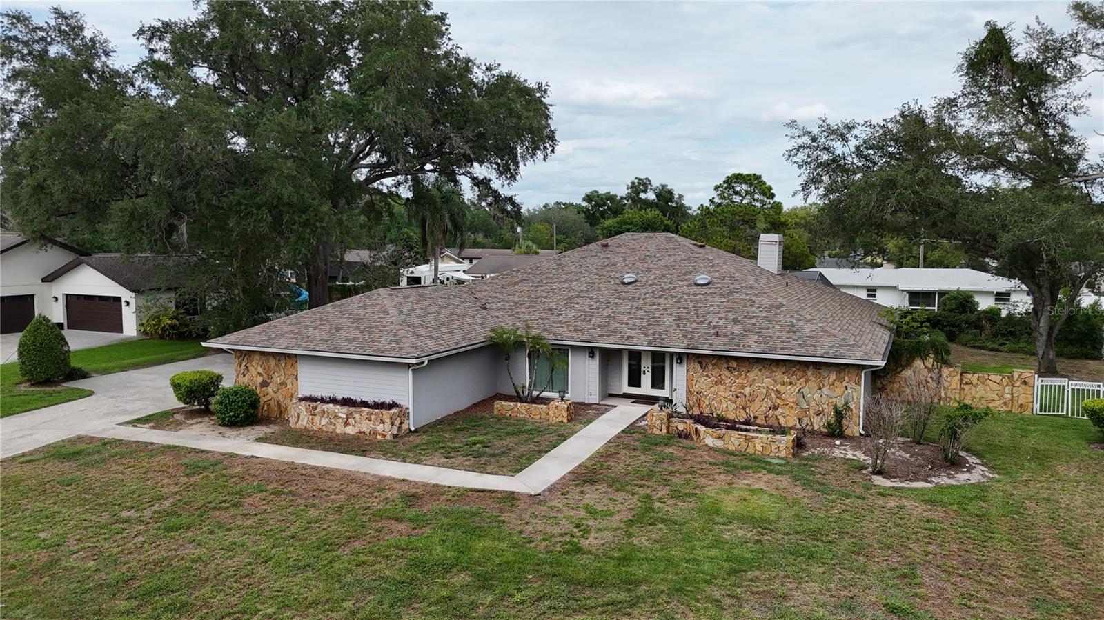 1009 Morfield Ln Property Photo 1