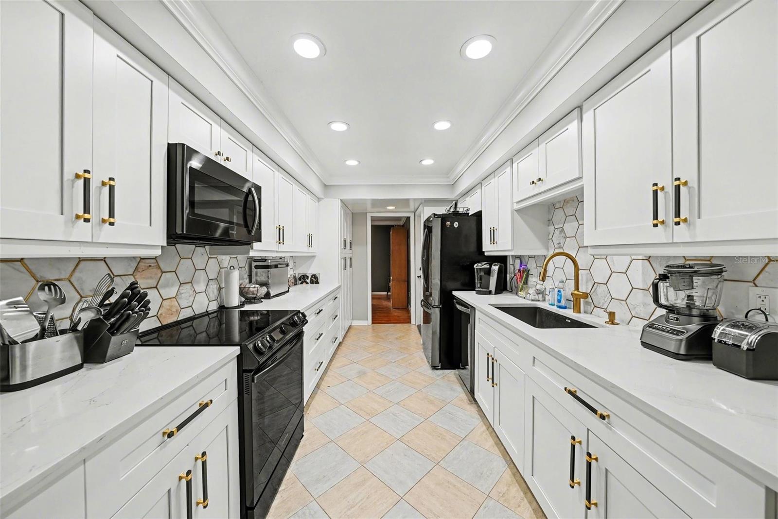1009 Morfield Ln Property Photo 2