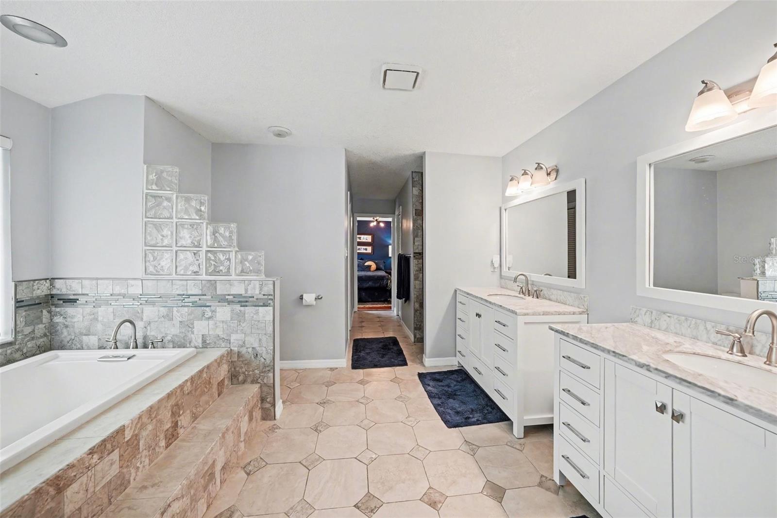 1009 Morfield Ln Property Photo 3