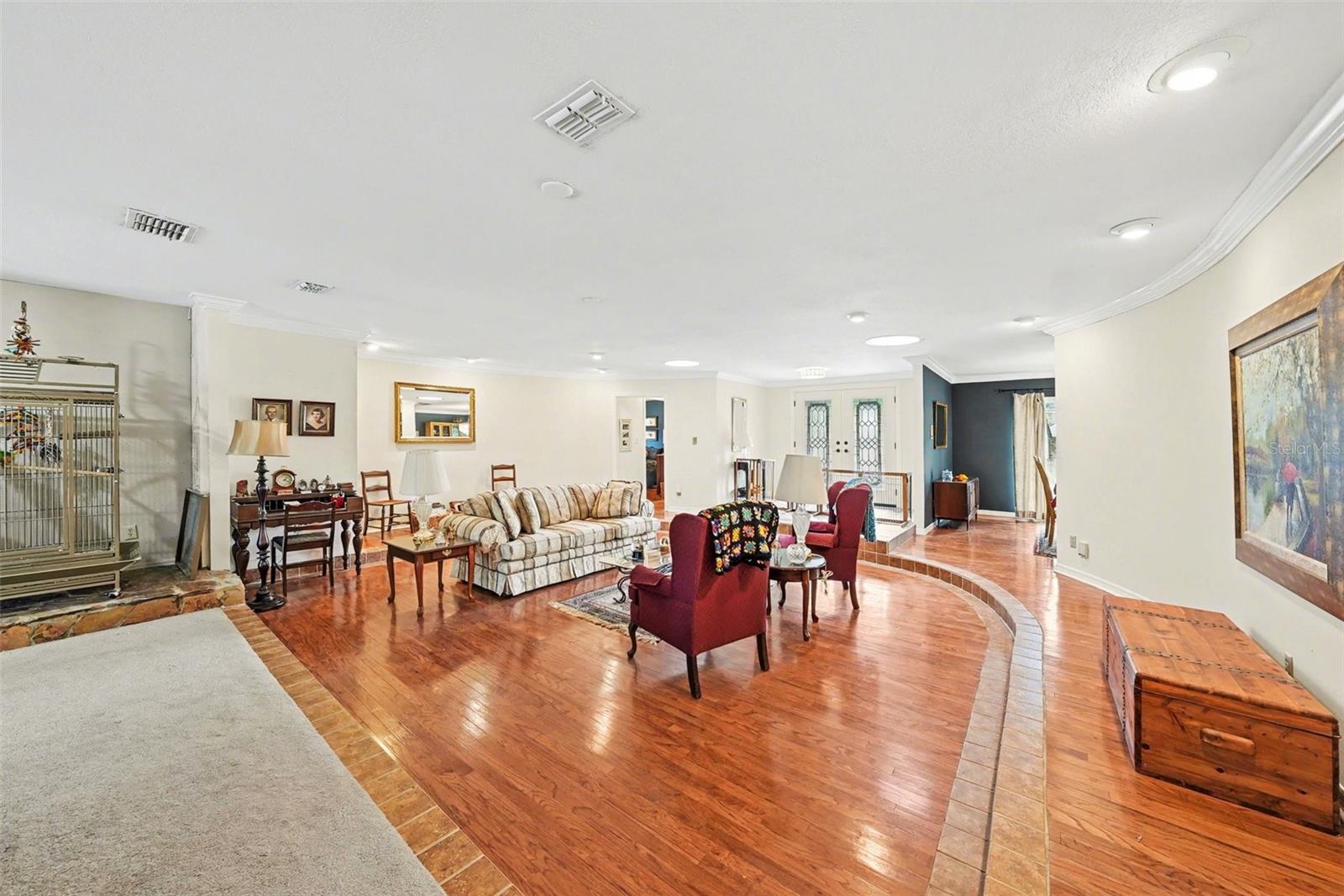 1009 Morfield Ln Property Photo 9