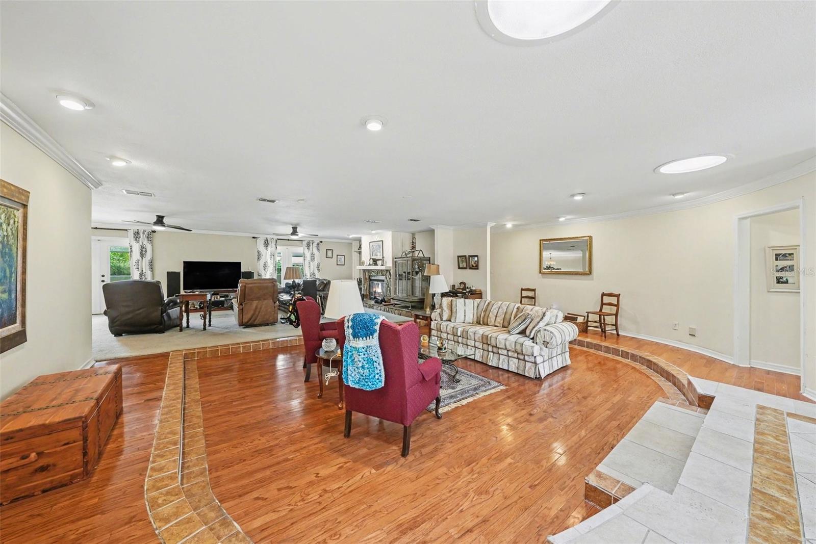 1009 Morfield Ln Property Photo 10