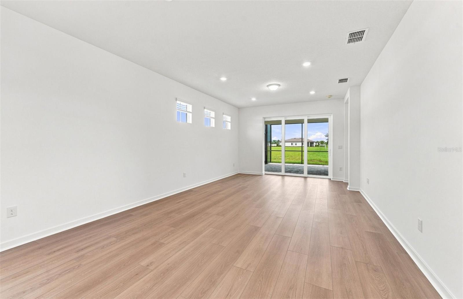 14753 Sunlit Cir Property Photo 6
