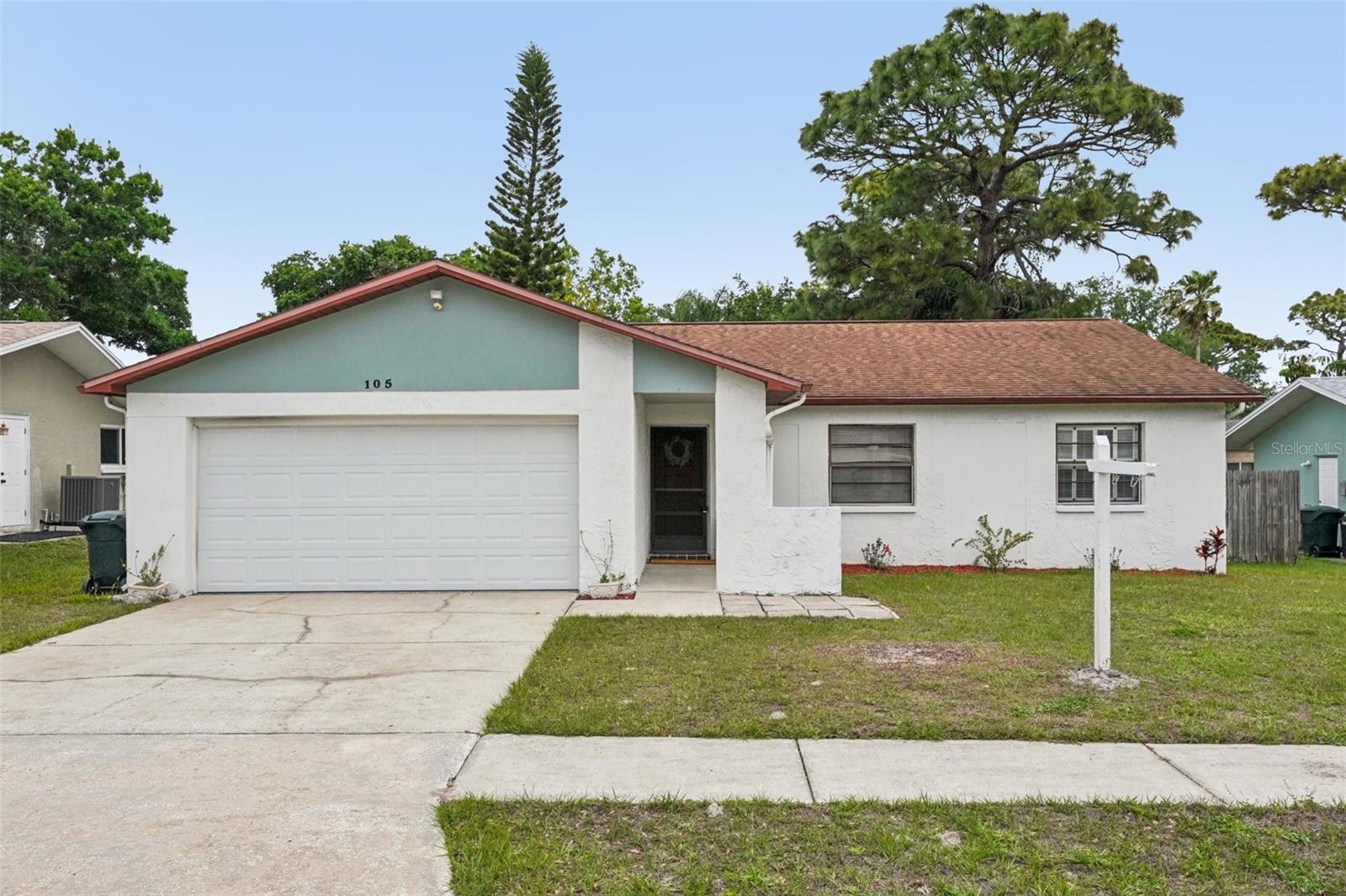105 LOTUS CIR Property Photo 1