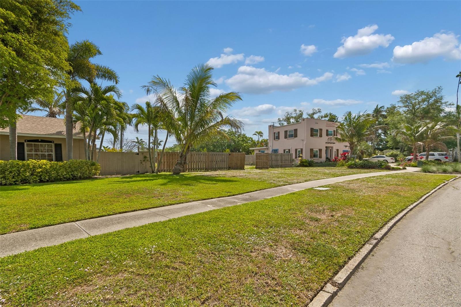 603 Casabella Dr Property Photo 1