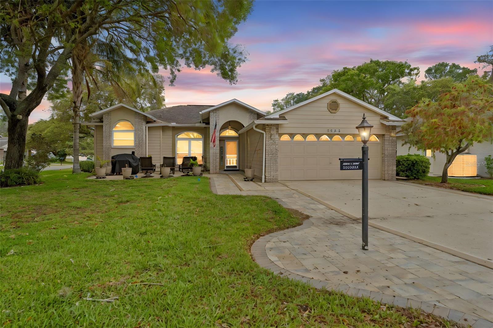 2552 CRYSTAL LAKE DR Property Photo 1