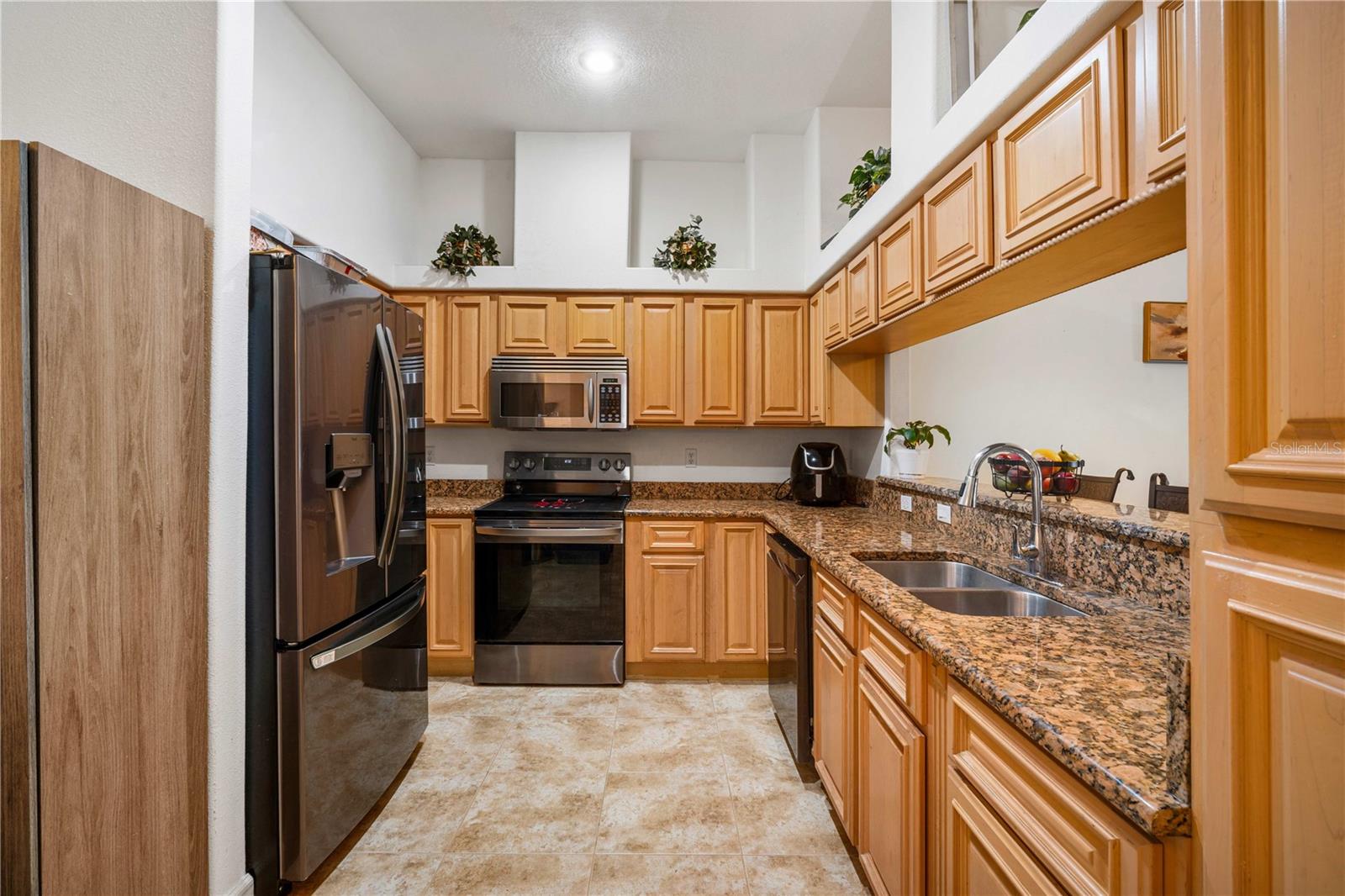 2974 Estancia Pl Property Photo 5