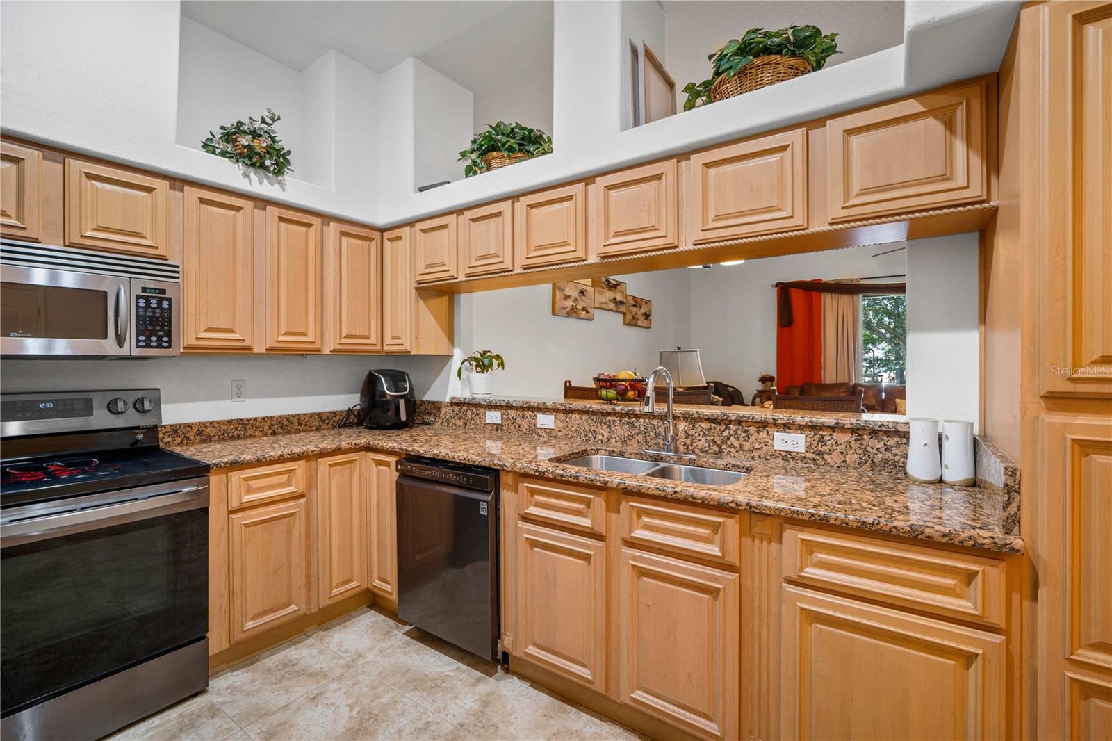 2974 Estancia Pl Property Photo 6