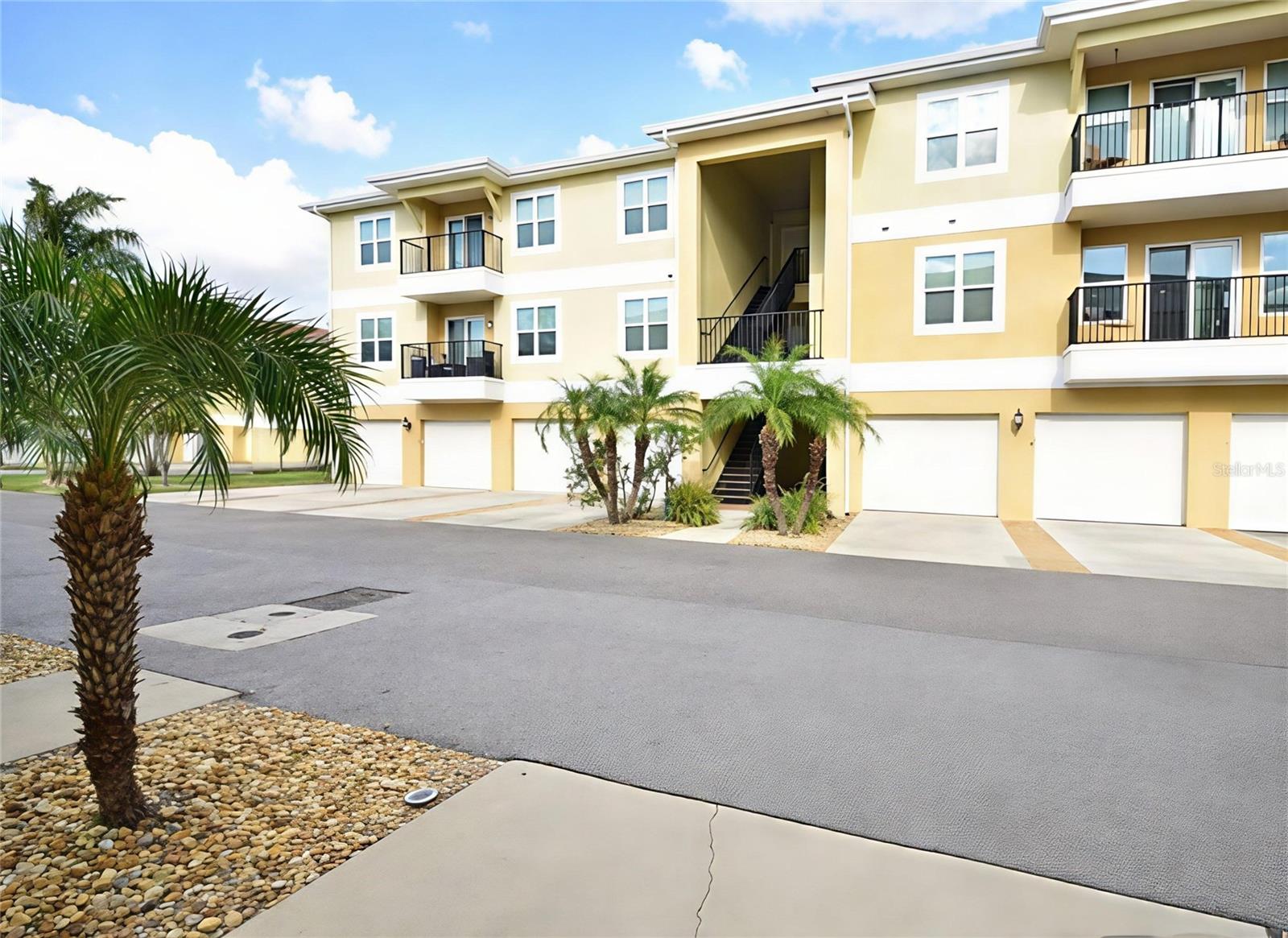 6420 Banyan Blvd #303 Property Photo 3