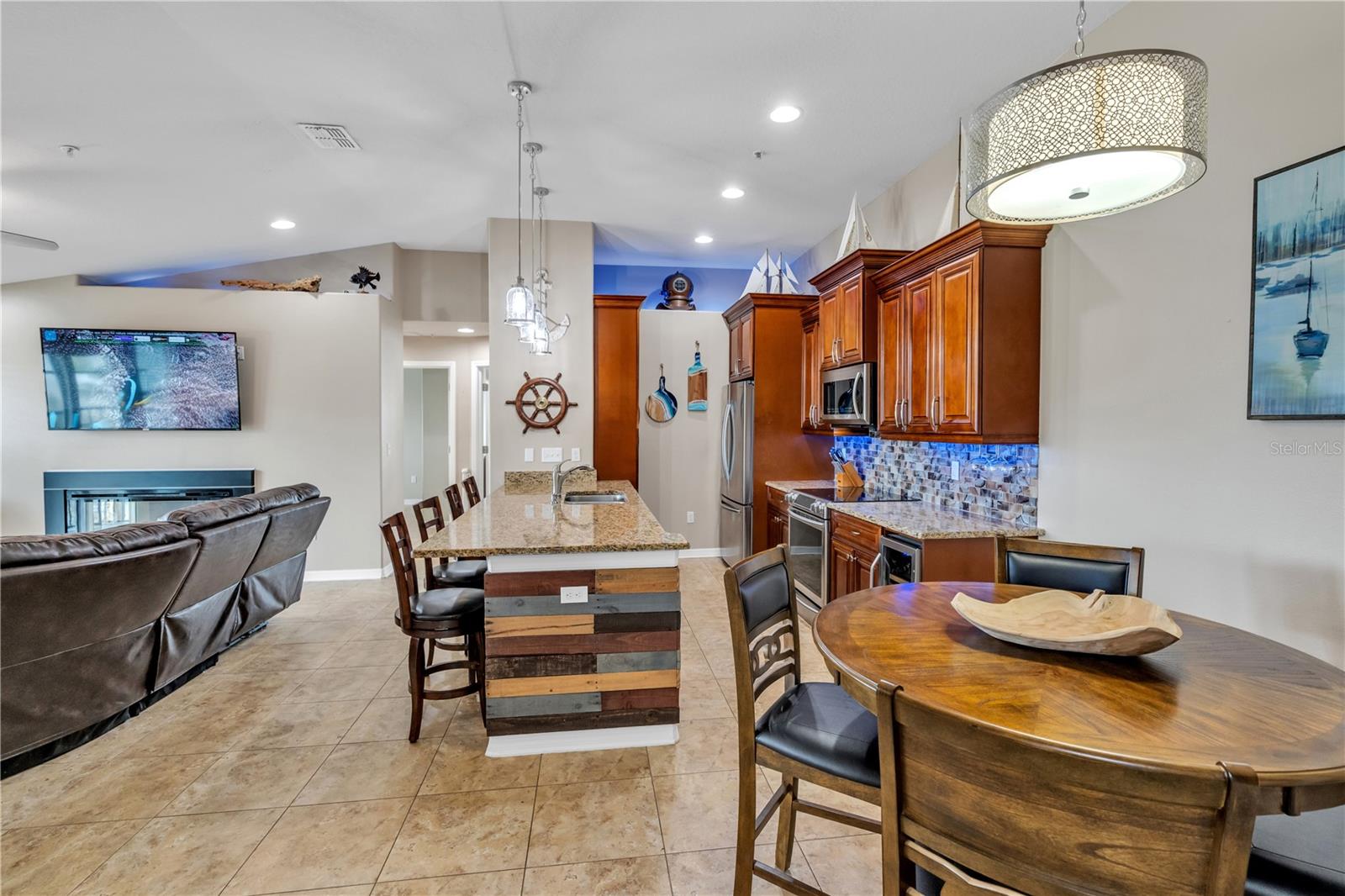 6420 Banyan Blvd #303 Property Photo 4