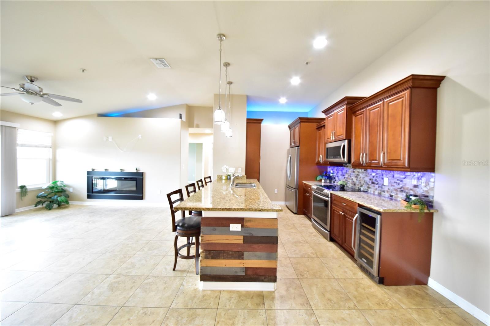 6420 Banyan Blvd #303 Property Photo 5