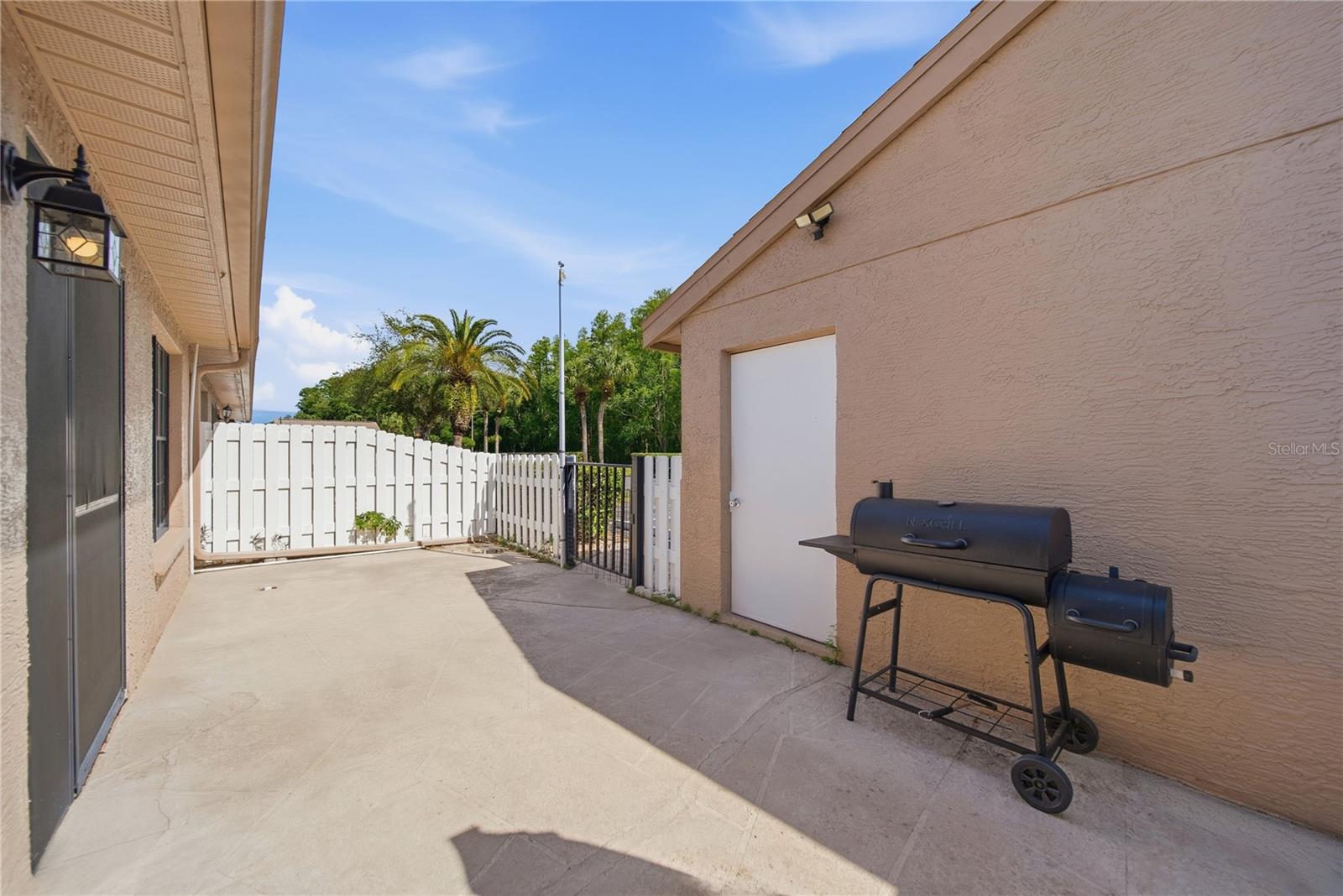 3135 Charter Club Dr #b Property Photo 6