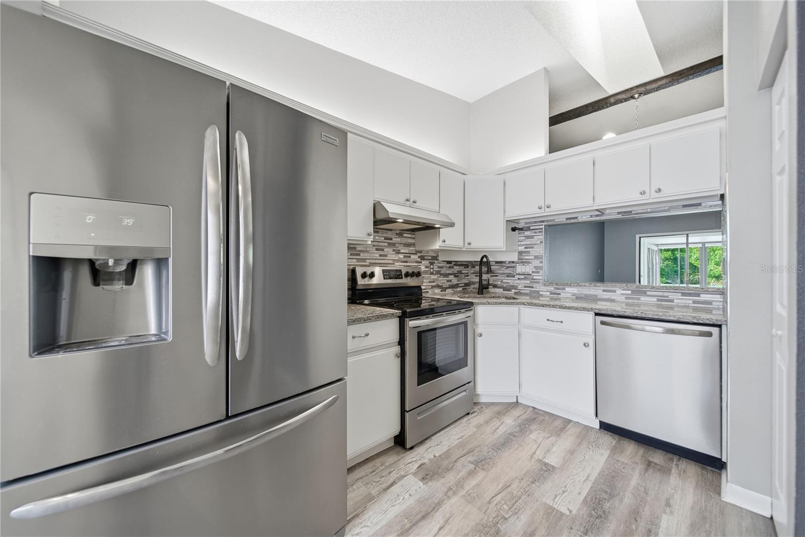 3135 Charter Club Dr #b Property Photo 14