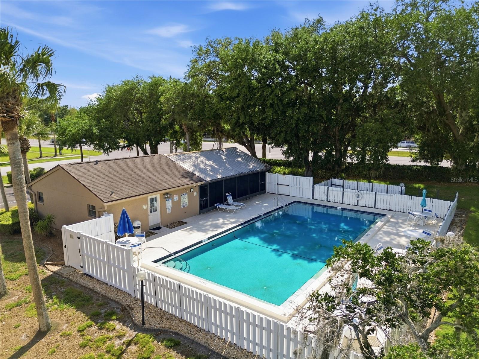 3135 Charter Club Dr #b Property Photo 27