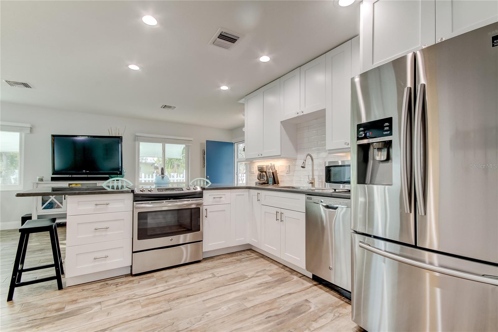 1907 2nd St Property Photo 4