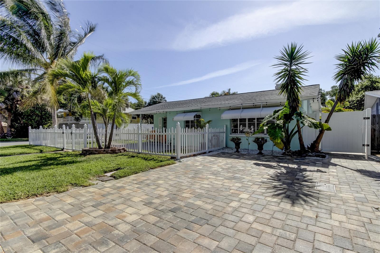 1907 2nd St Property Photo 7