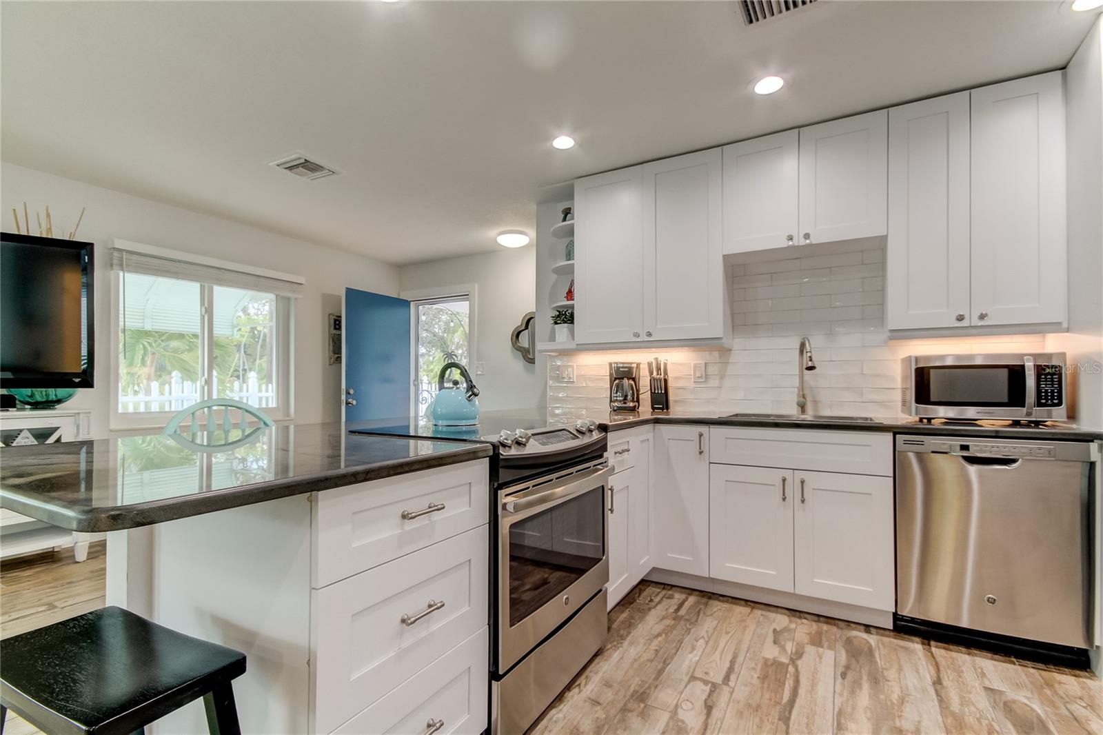 1907 2nd St Property Photo 18