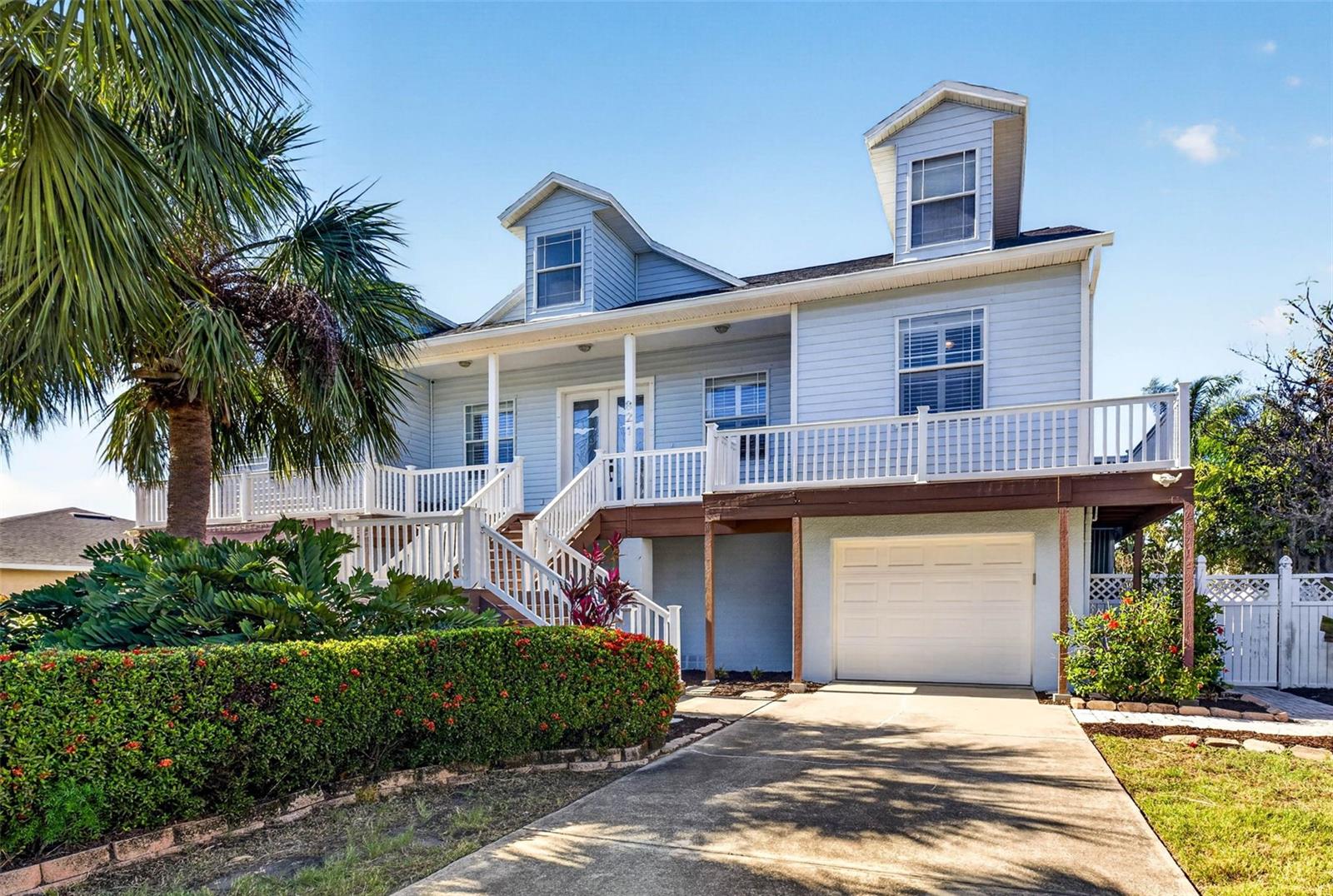 821 Blue Heron Blvd Property Photo 4