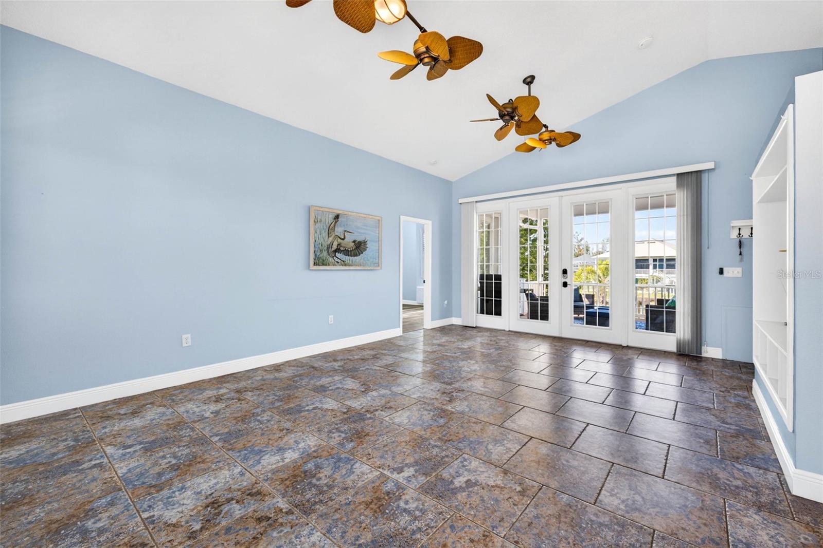 821 Blue Heron Blvd Property Photo 8