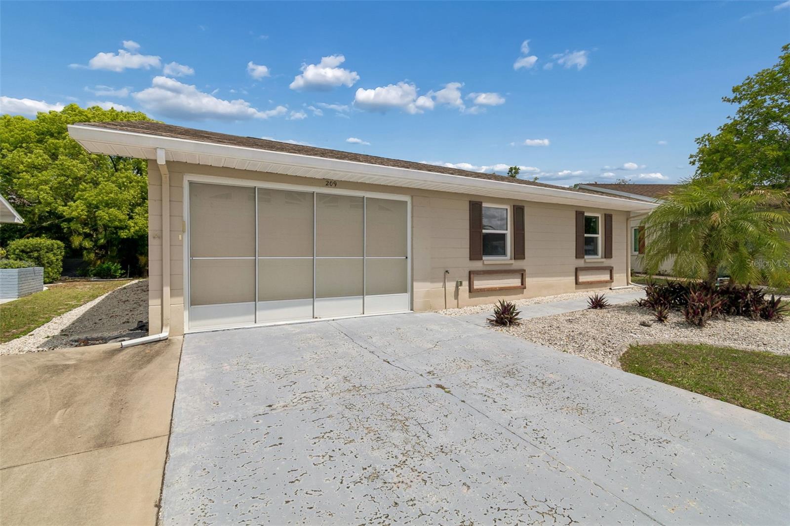209 Genet Ct Property Photo 2
