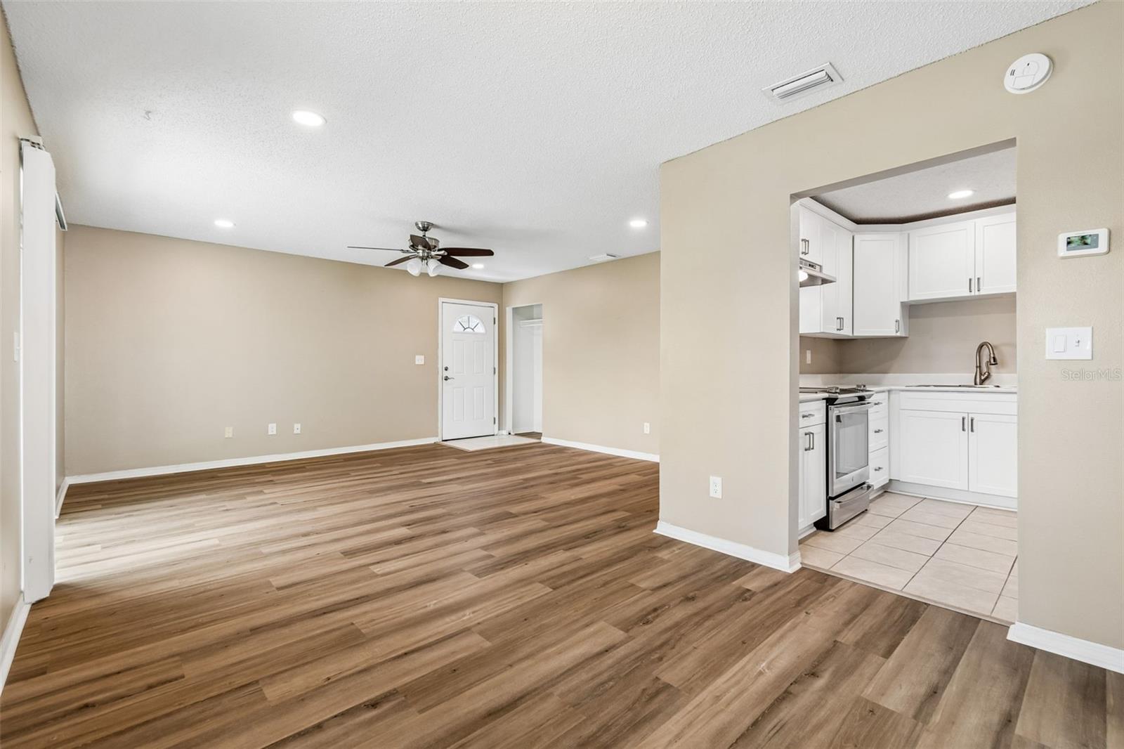 209 Genet Ct Property Photo 7