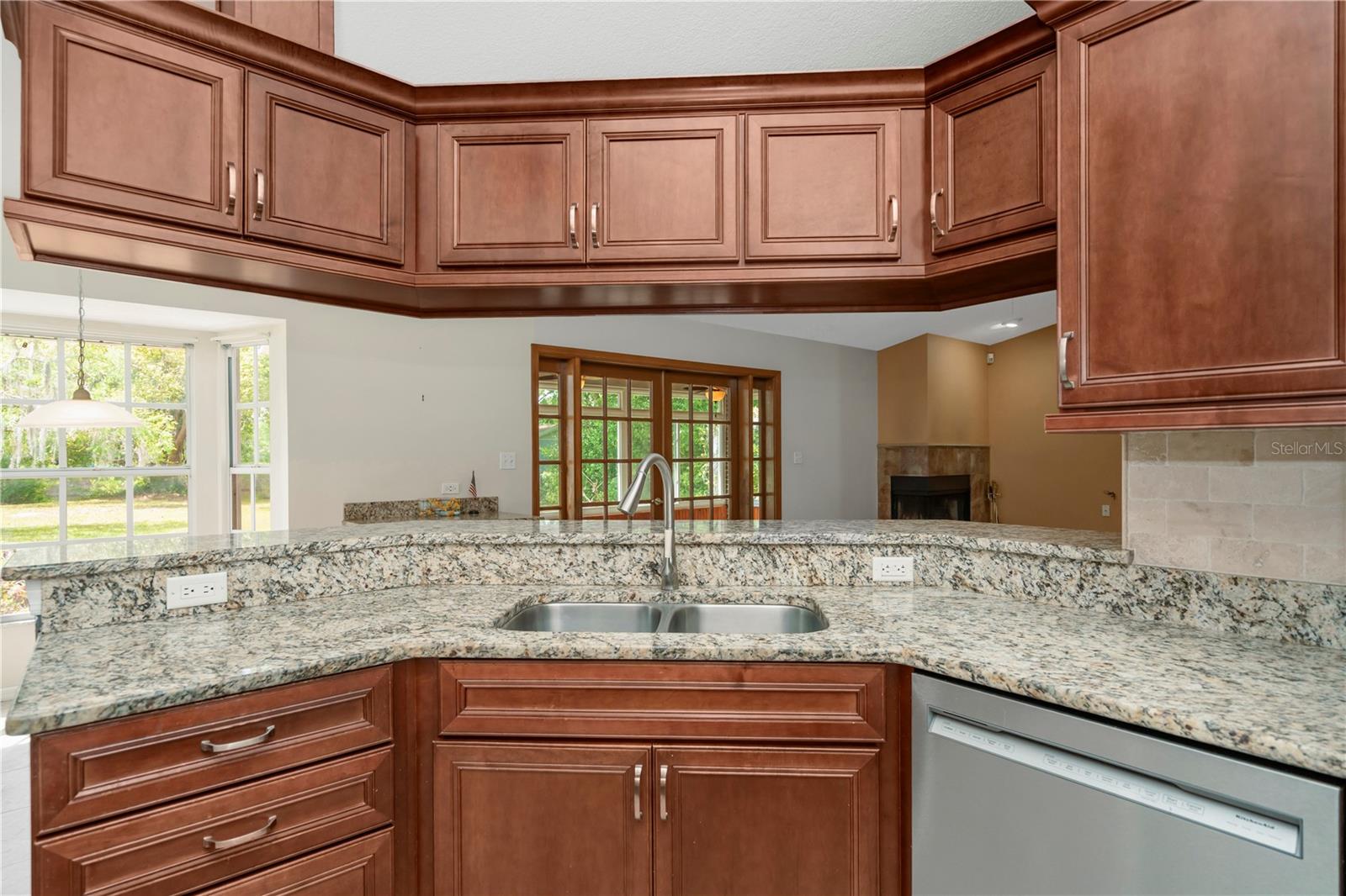 785 Duque Rd Property Photo 6