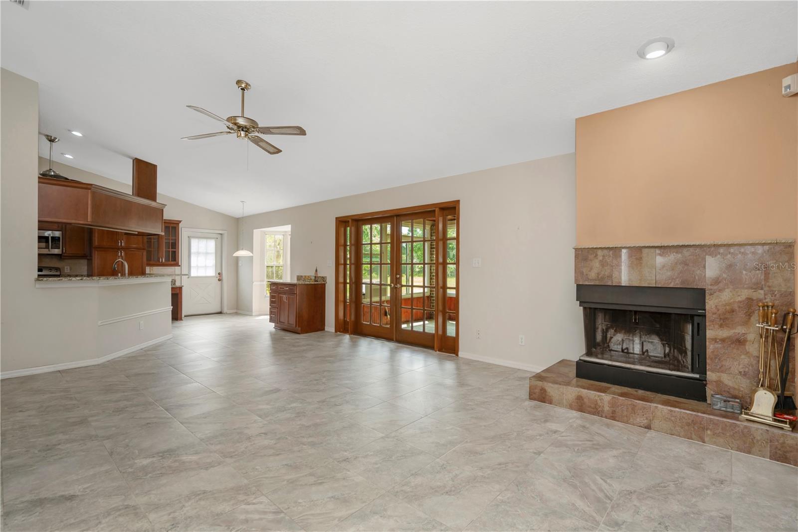 785 Duque Rd Property Photo 14