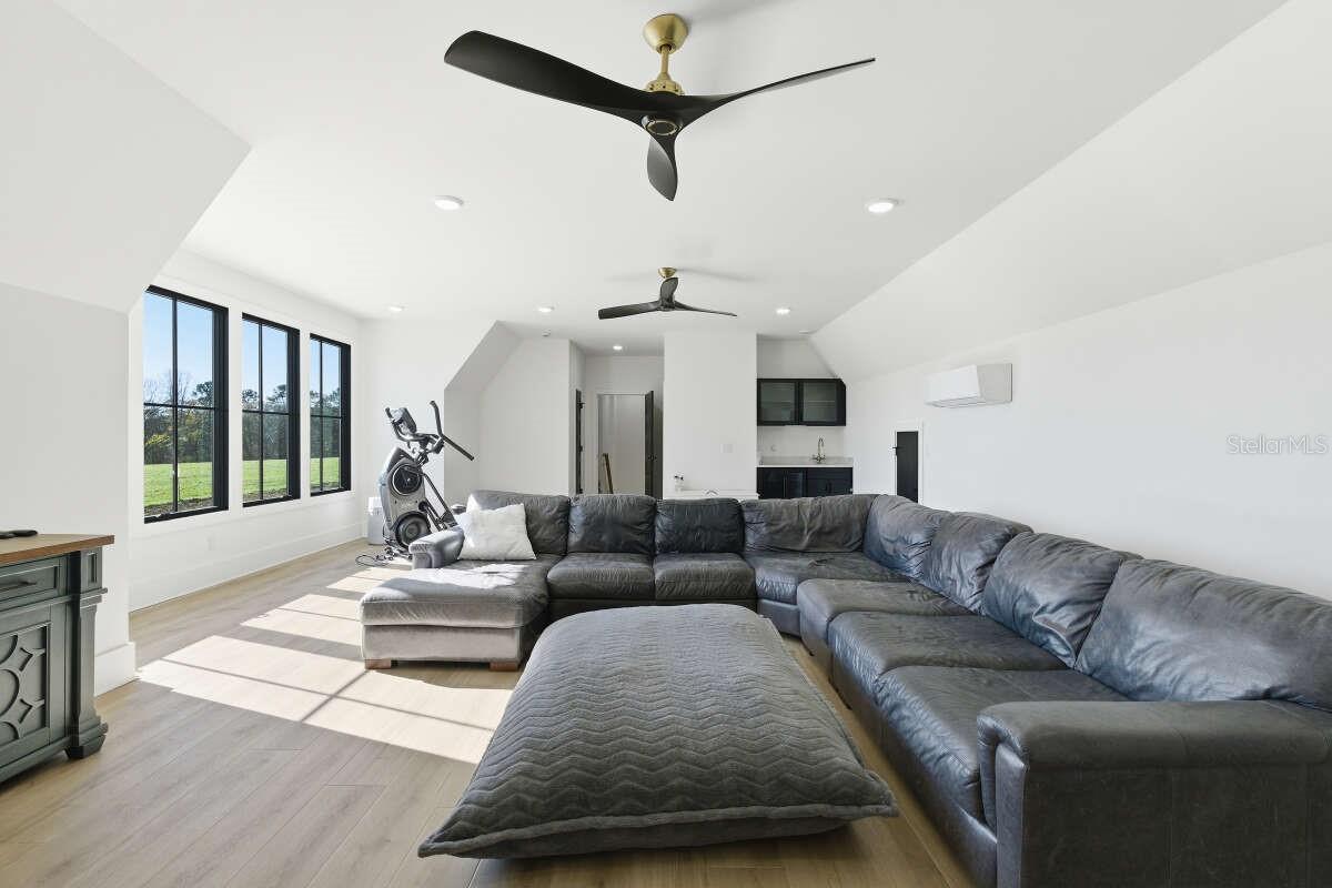 4302 Royal Sky Ct Property Photo 11