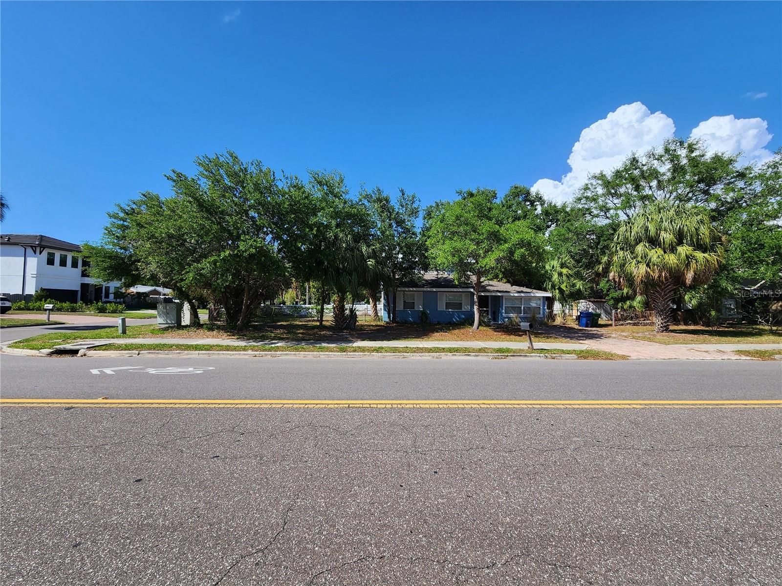 4423 W EUCLID AVE Property Photo 1