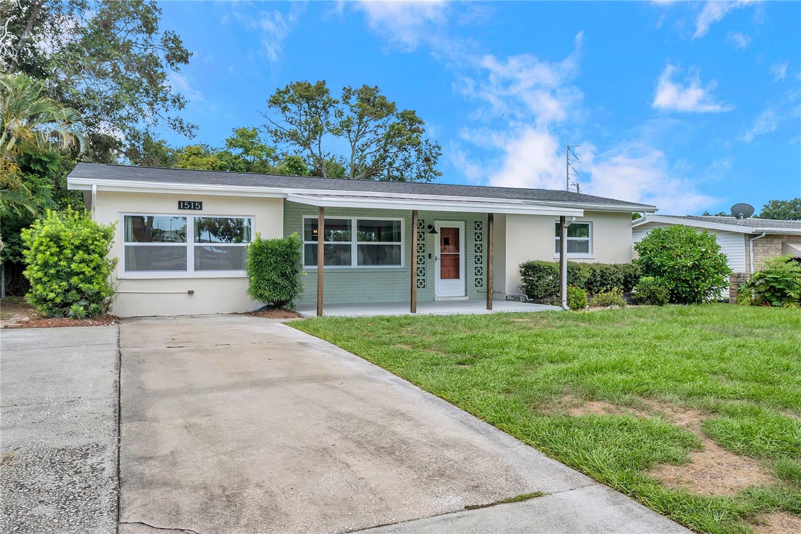1515 Belleair Rd Property Photo 2