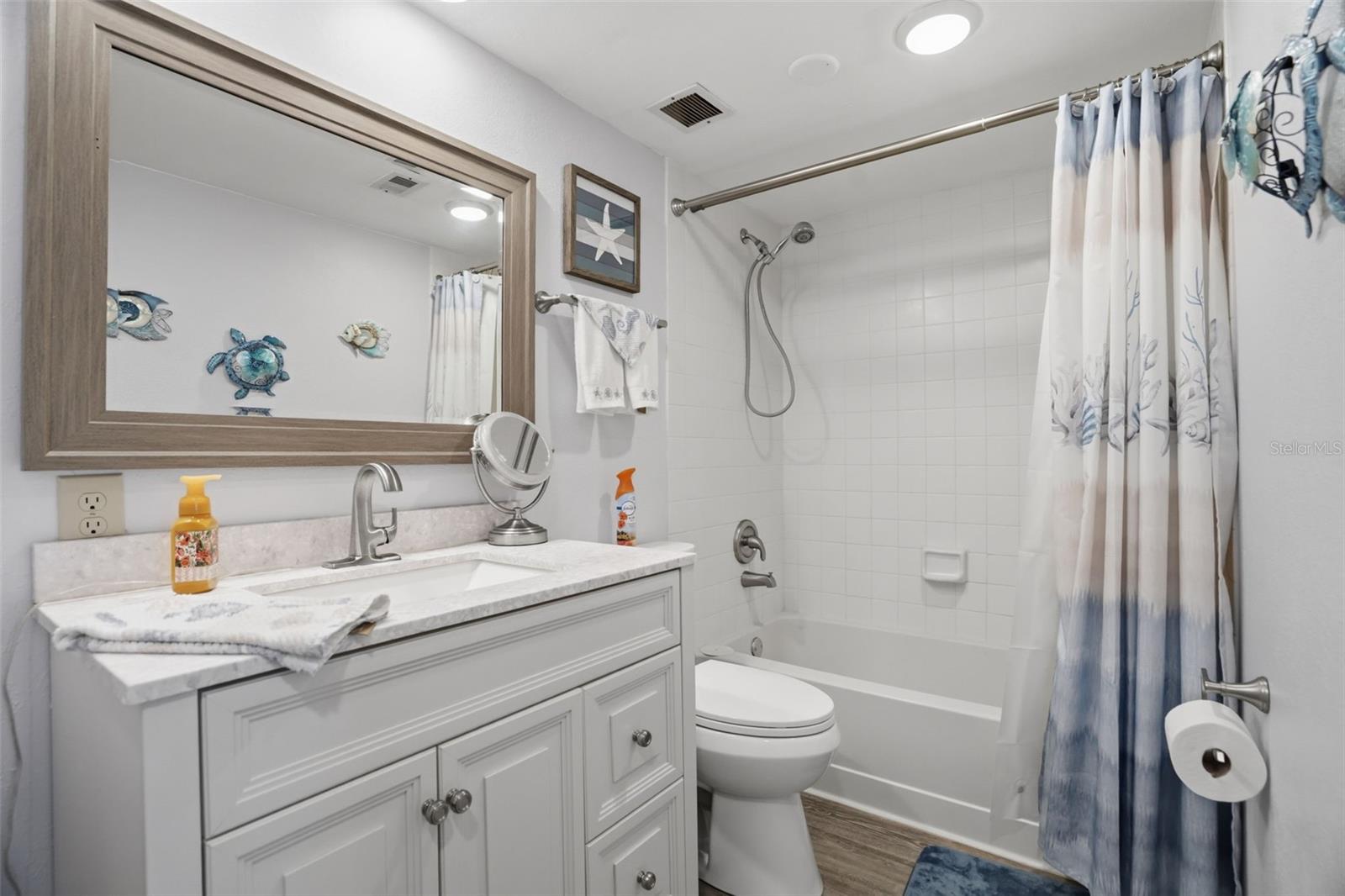 5557 Sea Forest Dr #215 Property Photo 13