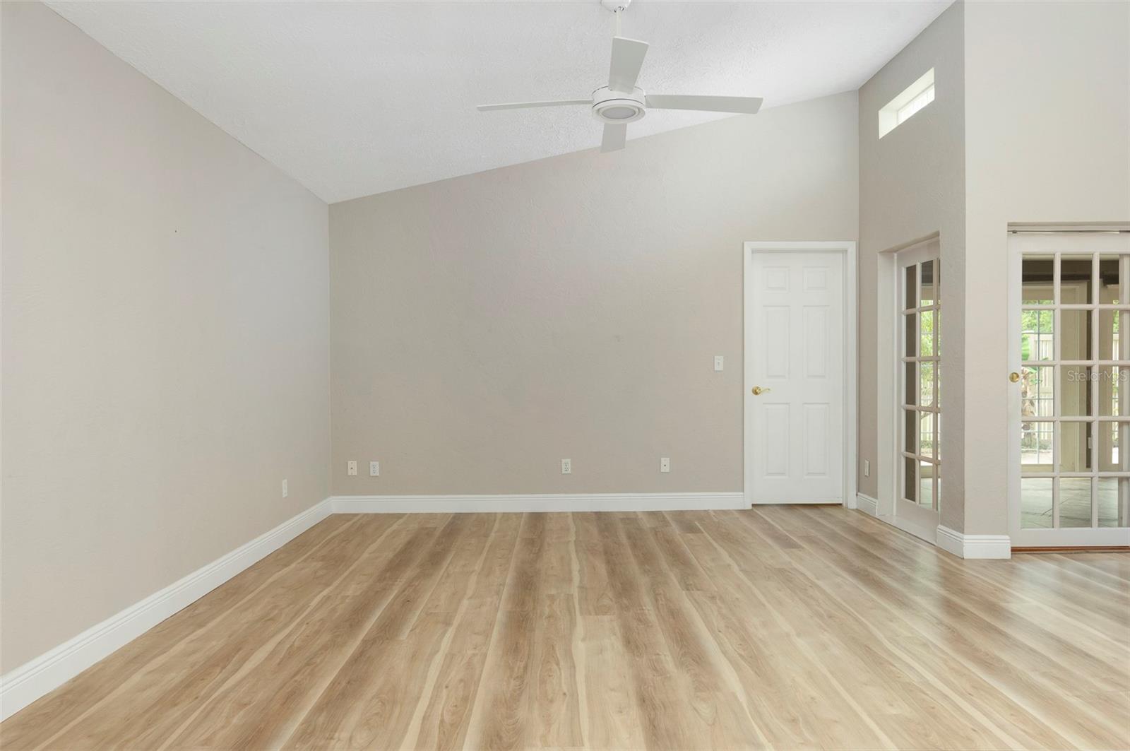 491 St Tropez Cir Ne Property Photo 5
